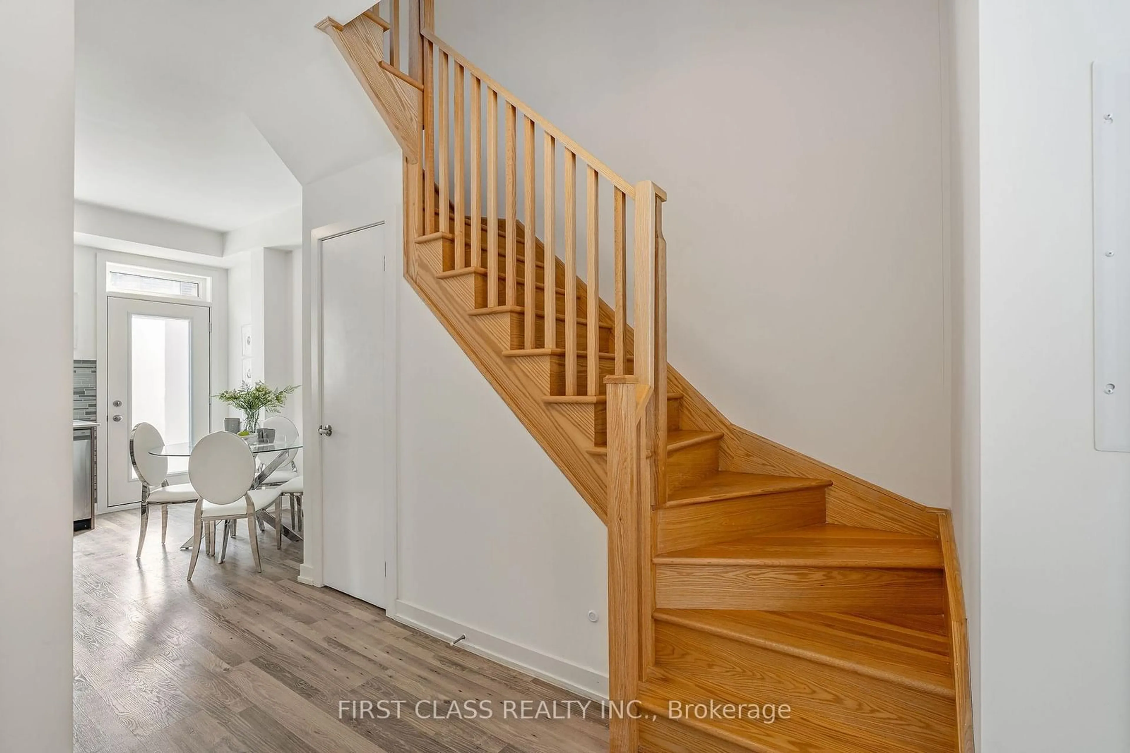 Stairs for 370D Red Maple Rd #98, Richmond Hill Ontario L4C 6P5