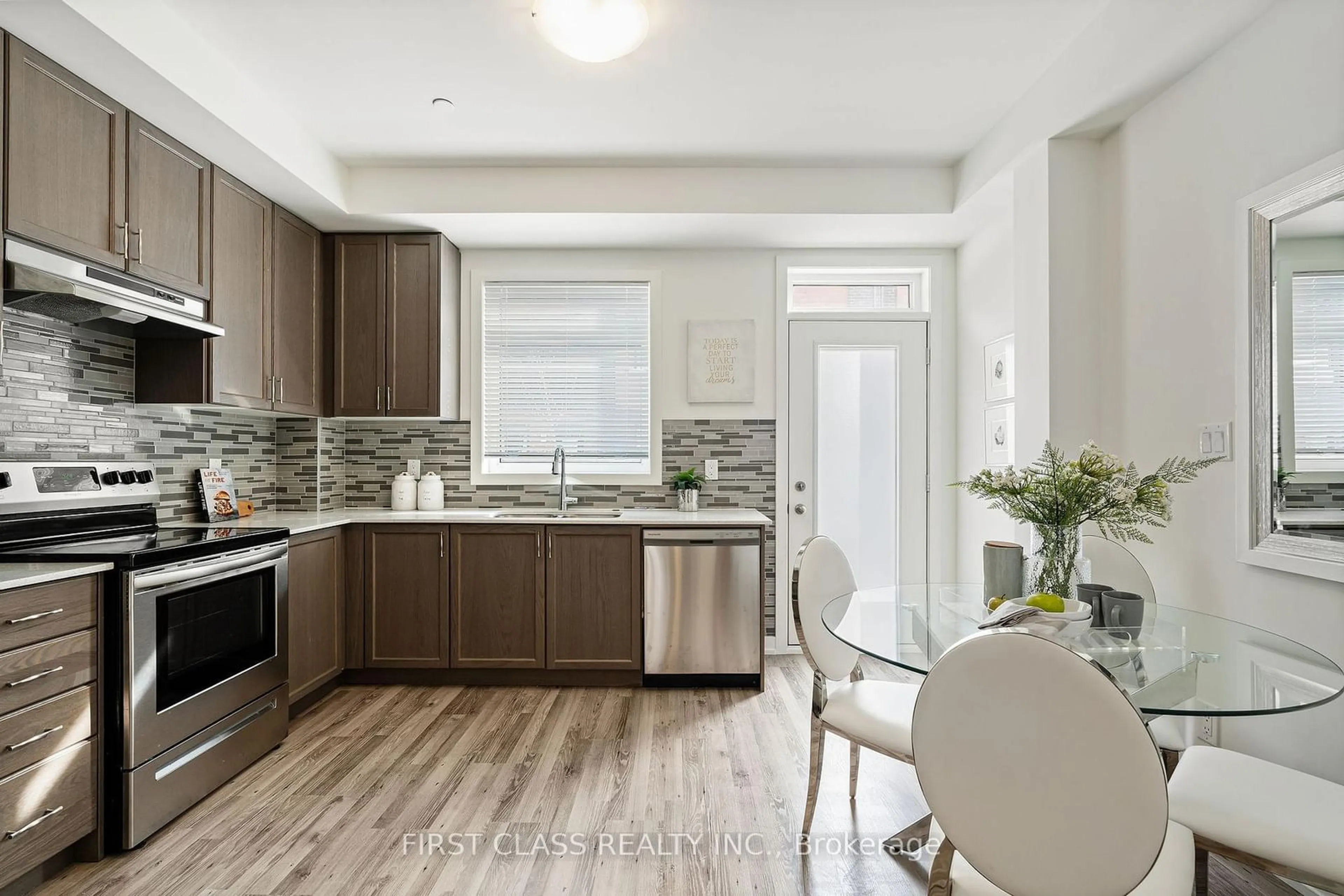 Open concept kitchen, unknown for 370D Red Maple Rd #98, Richmond Hill Ontario L4C 6P5