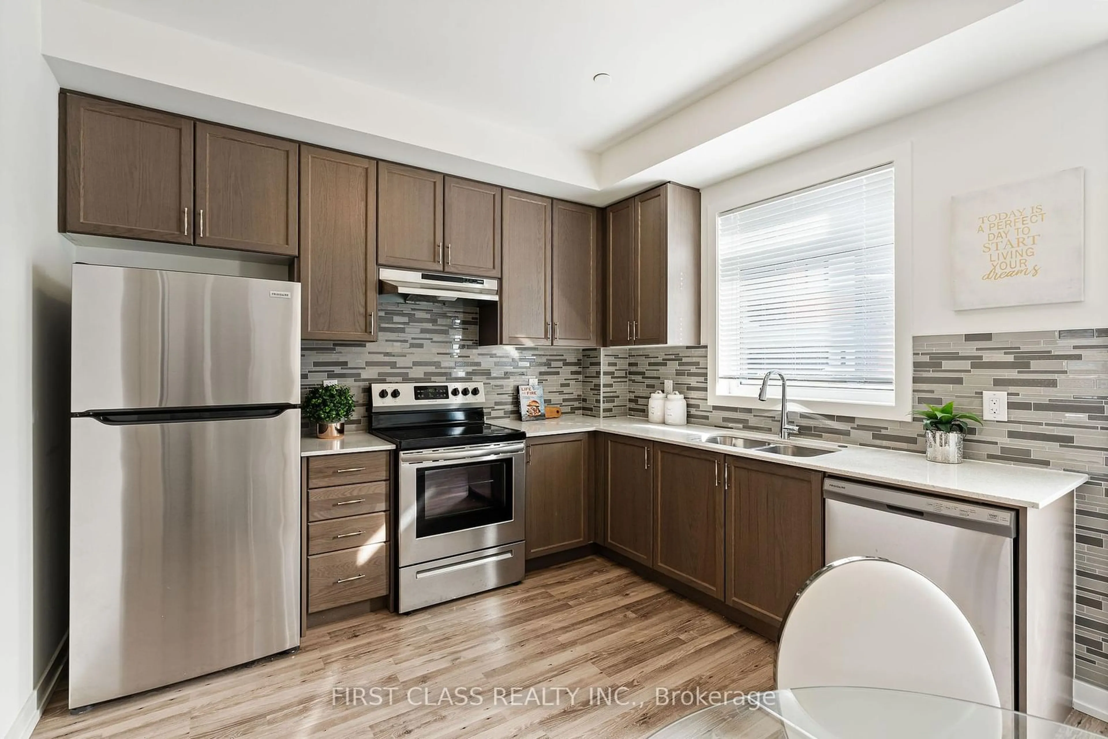 Open concept kitchen, unknown for 370D Red Maple Rd #98, Richmond Hill Ontario L4C 6P5