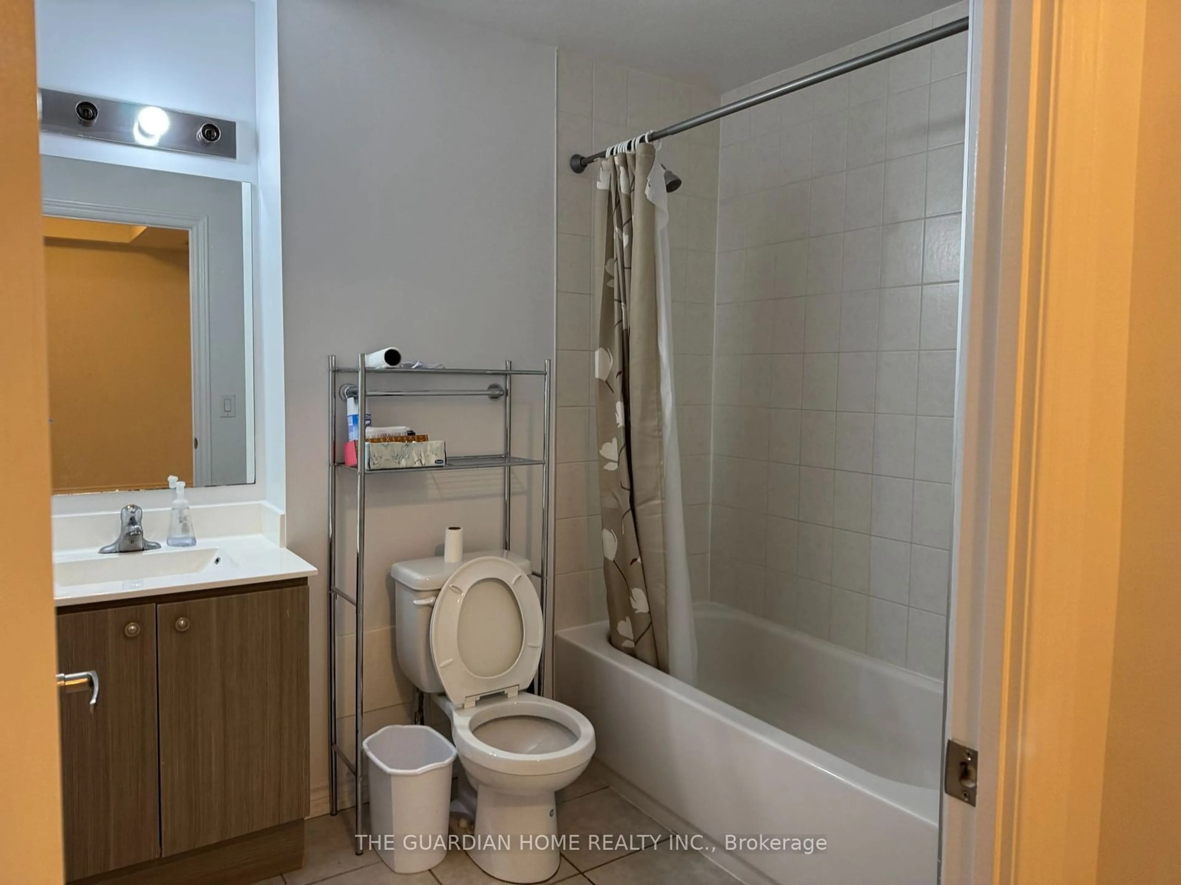 Standard bathroom, unknown for 8323 Kennedy Rd #528, Markham Ontario L3R 5W7