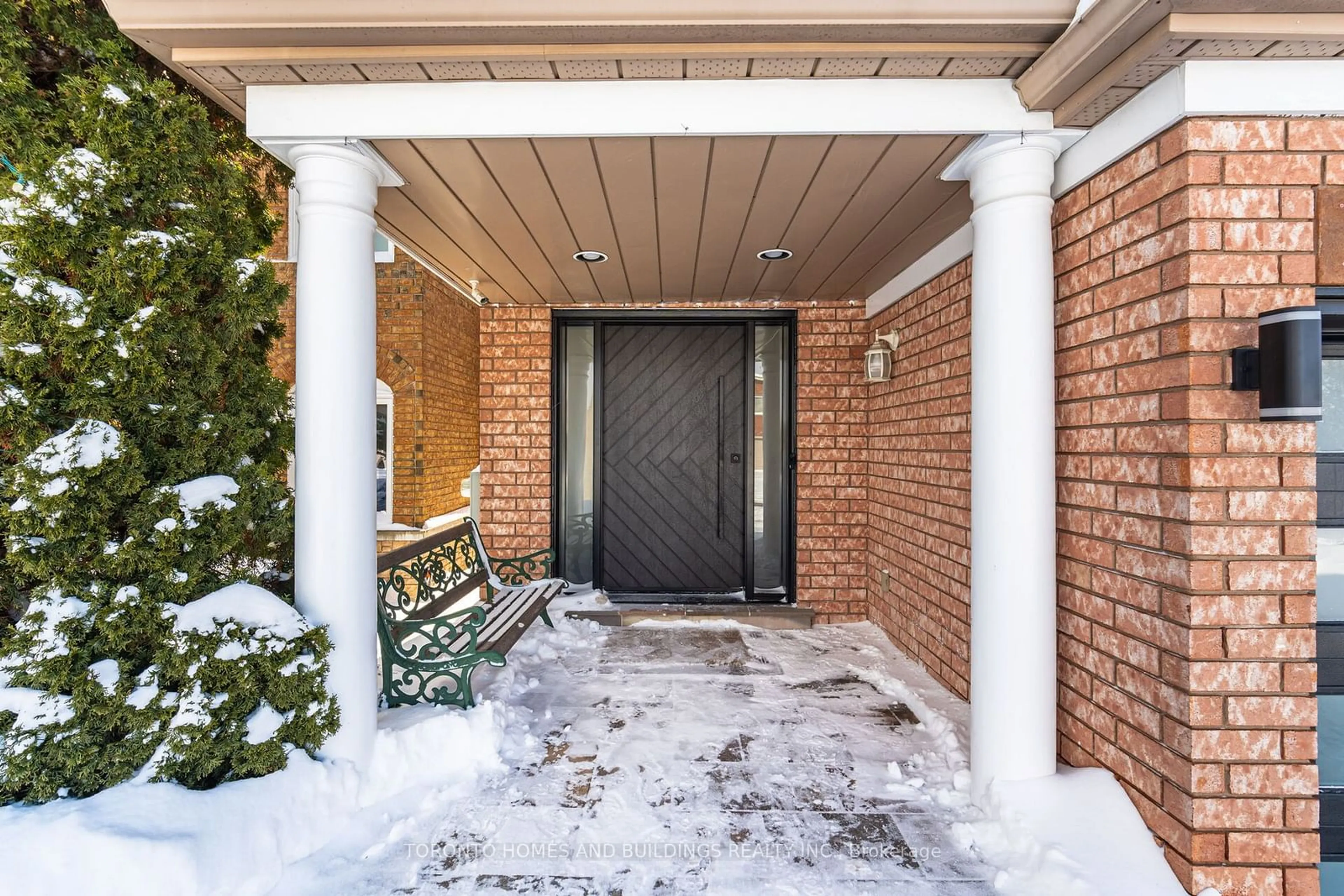 Indoor entryway for 249 Matthew Dr, Vaughan Ontario L4L 9B4