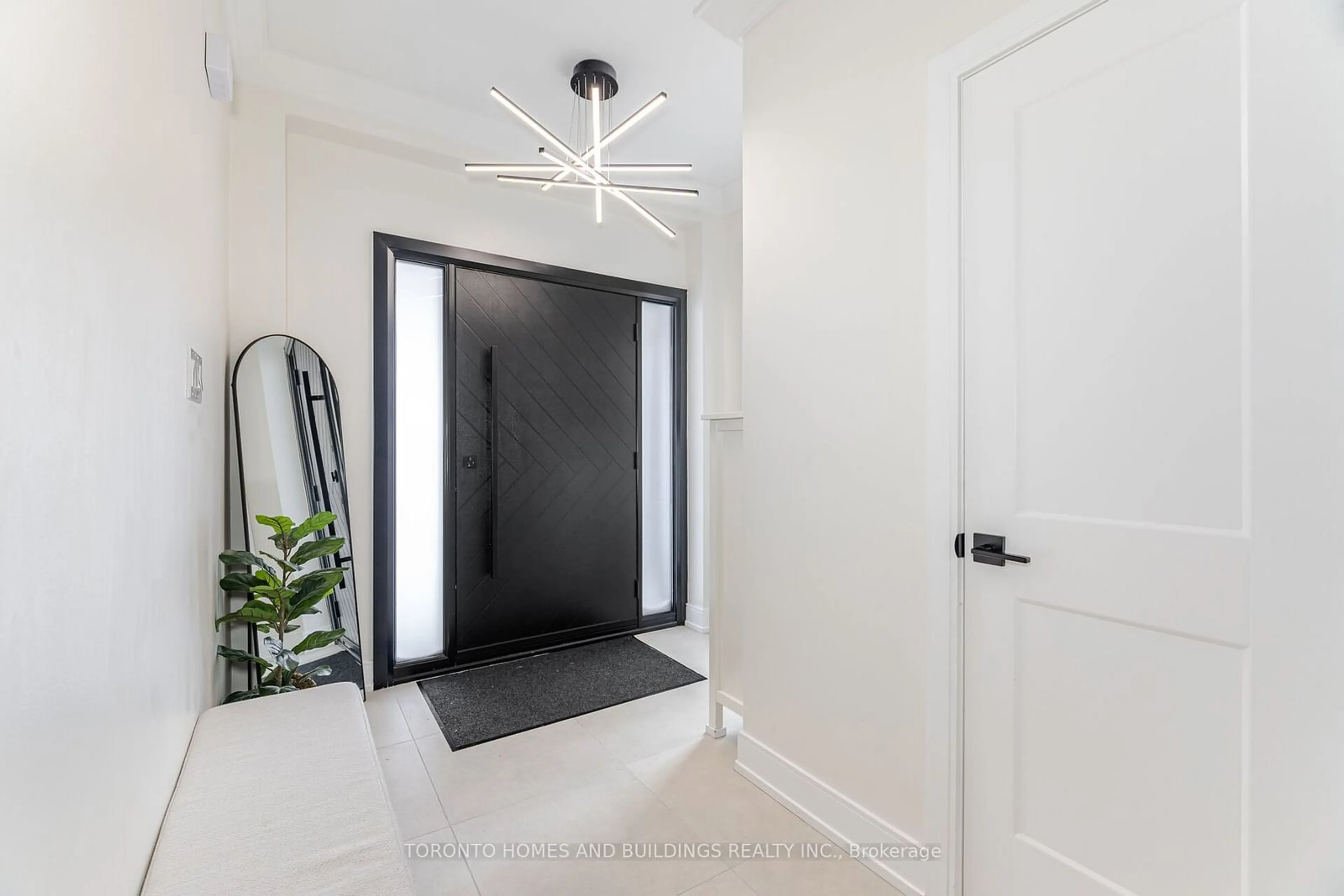 Indoor entryway for 249 Matthew Dr, Vaughan Ontario L4L 9B4