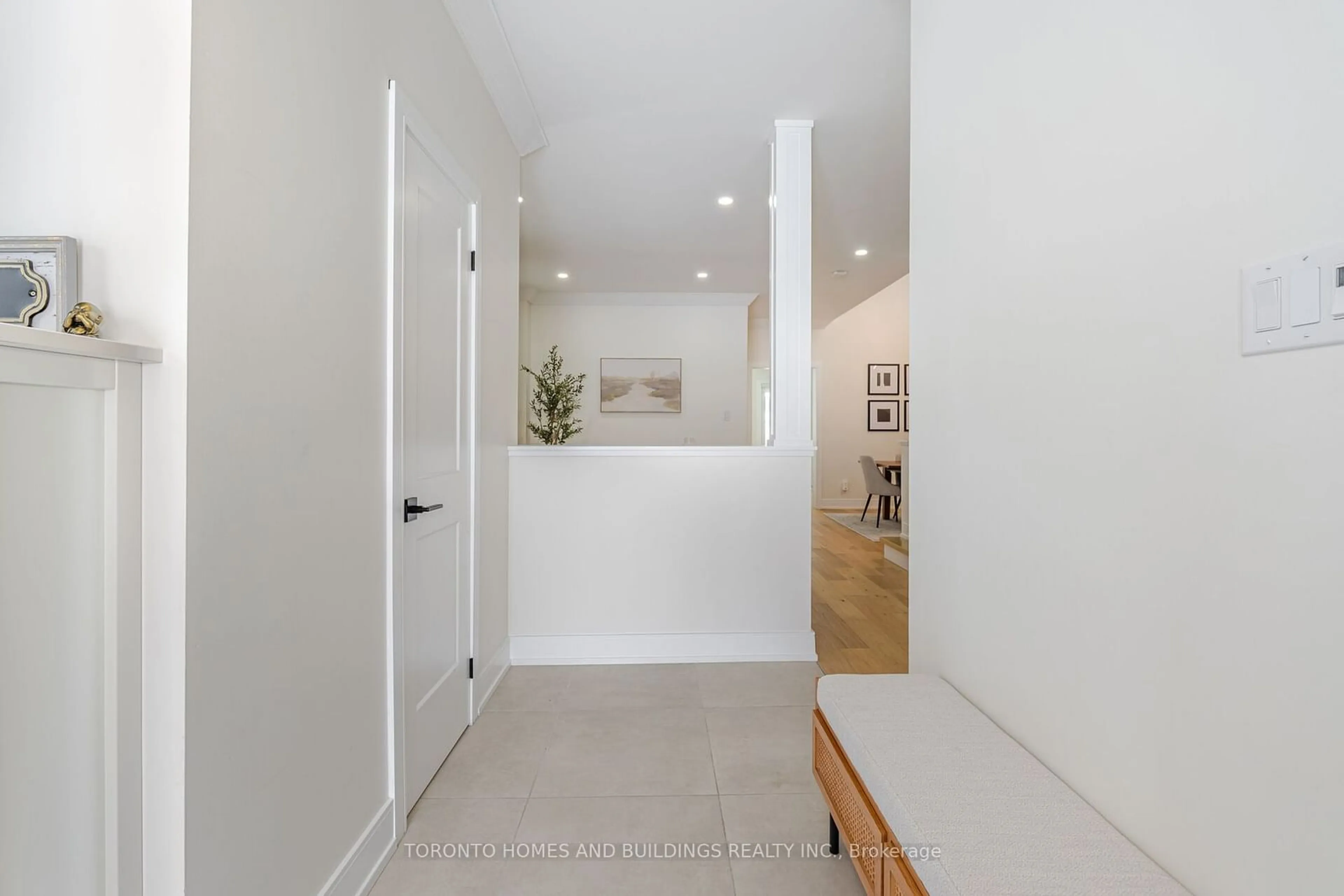 Indoor entryway for 249 Matthew Dr, Vaughan Ontario L4L 9B4