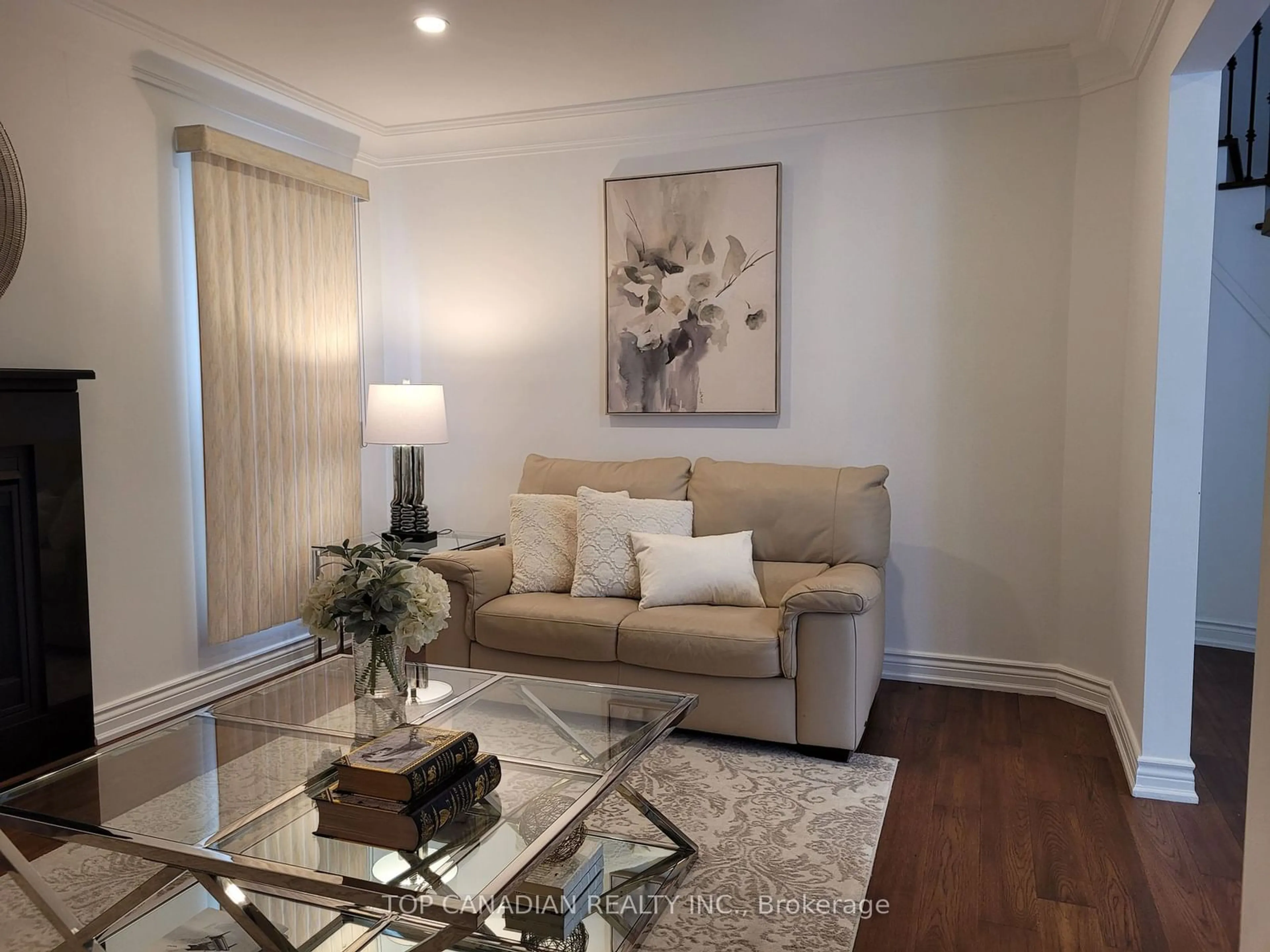 Living room with furniture, wood/laminate floor for 19 Eleanor Circ, Richmond Hill Ontario L4C 6K6