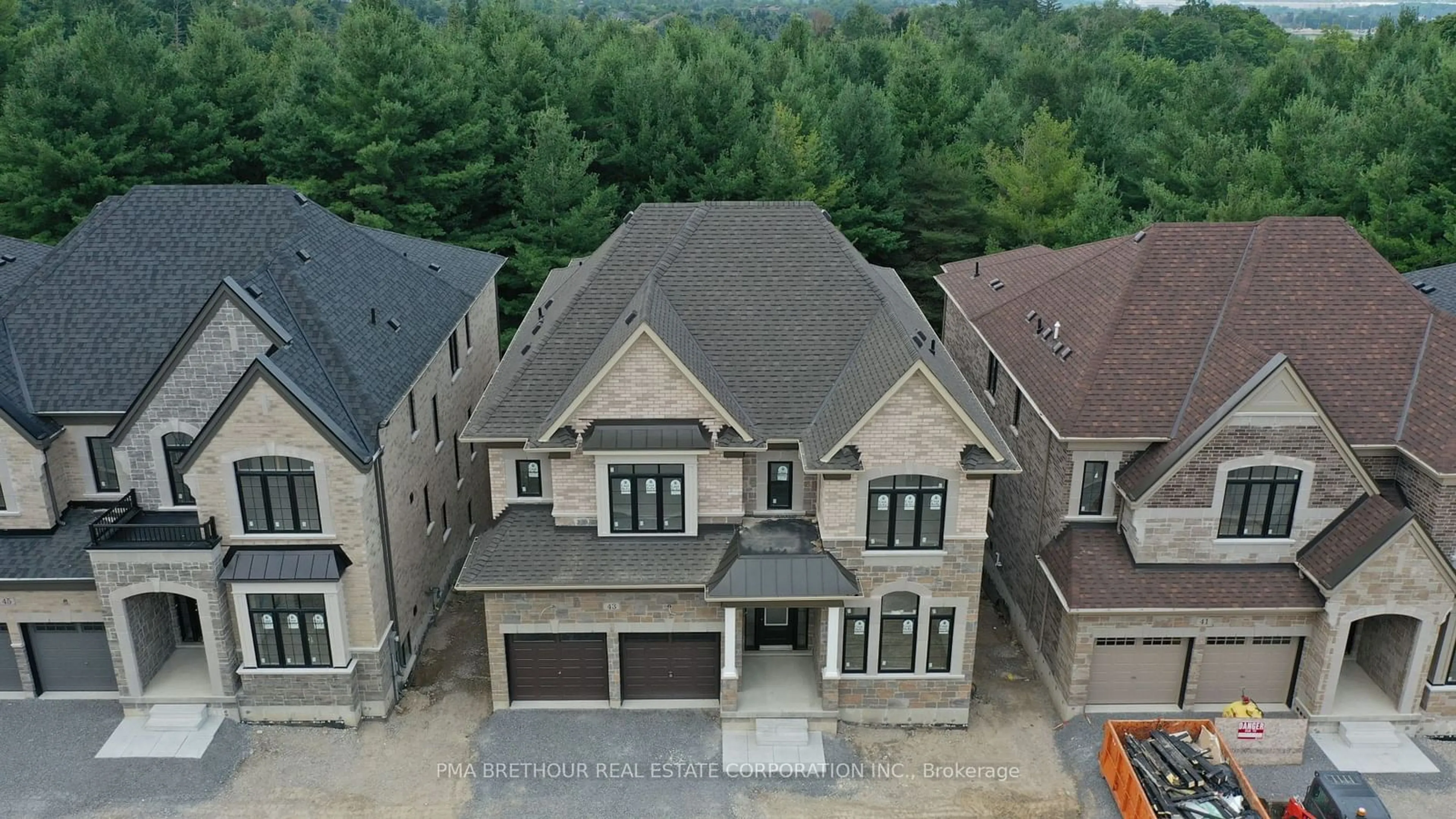 A pic from outside/outdoor area/front of a property/back of a property/a pic from drone, unknown for 43 Bush Ridge Ave, Richmond Hill Ontario L4E 0P1