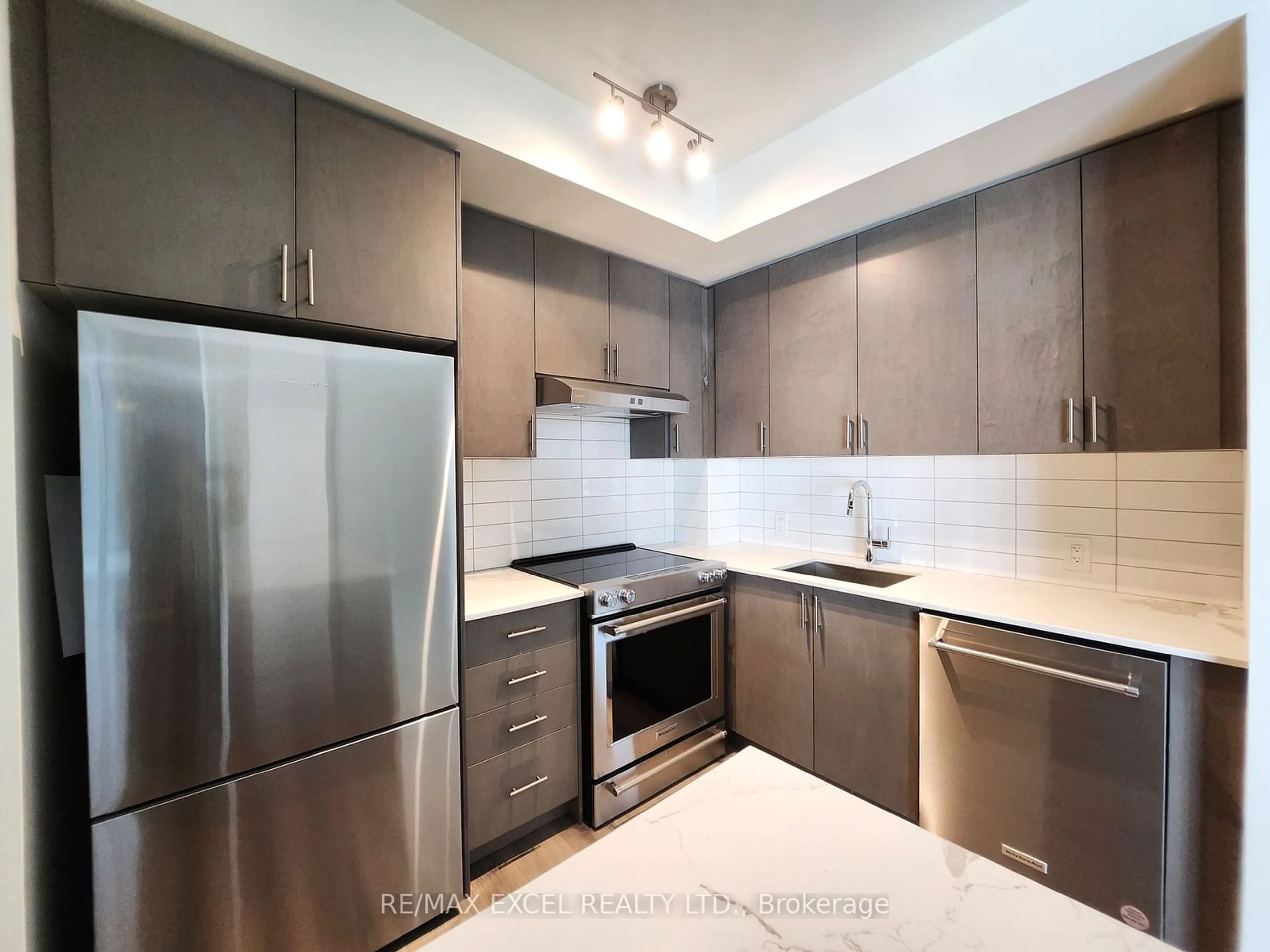 Standard kitchen, unknown for 9000 Jane St #618, Vaughan Ontario L4K 0M6