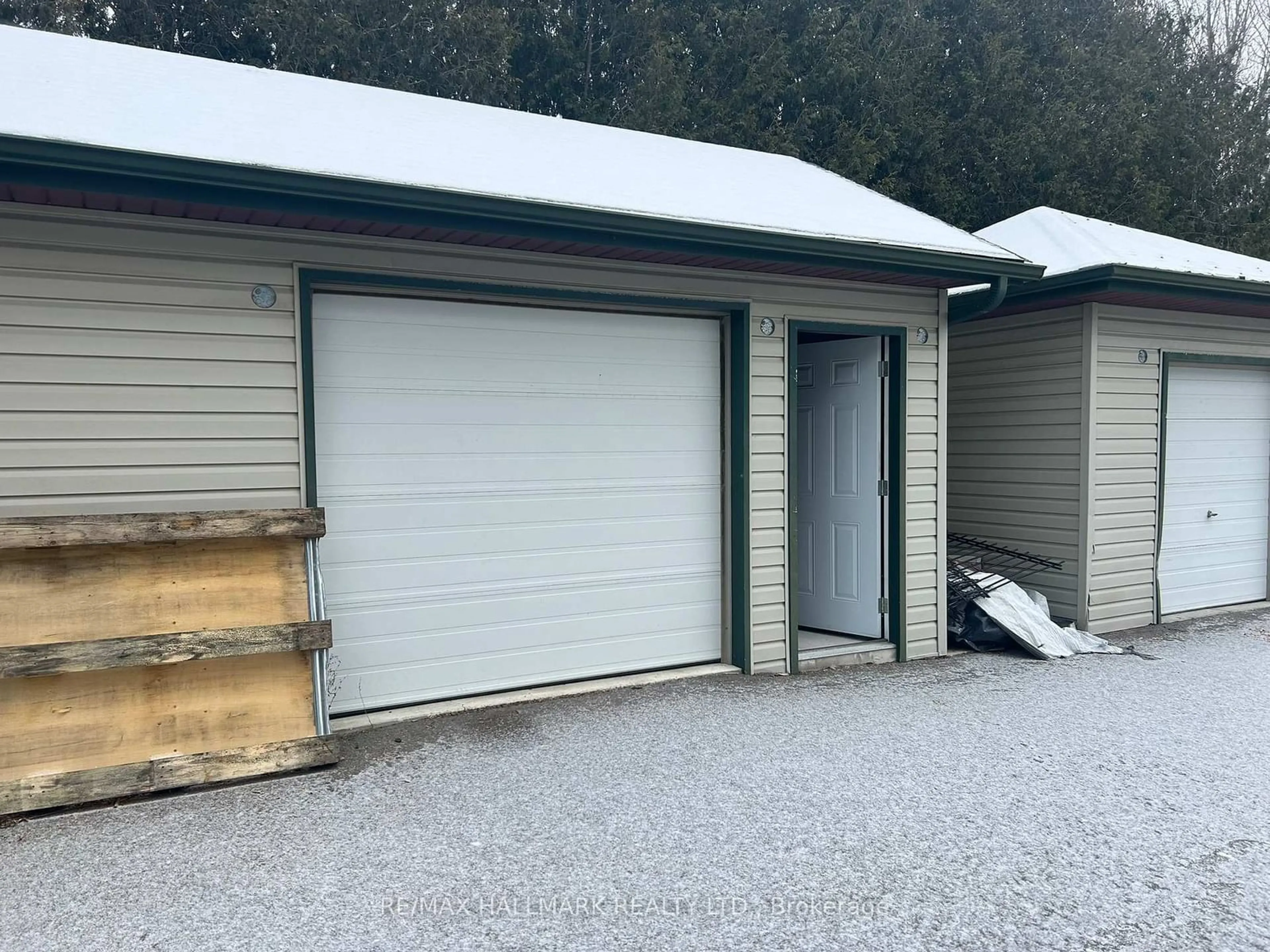 Indoor garage for 3125 Lloydtown-Aurora Sdrd, King Ontario L7B 0G3