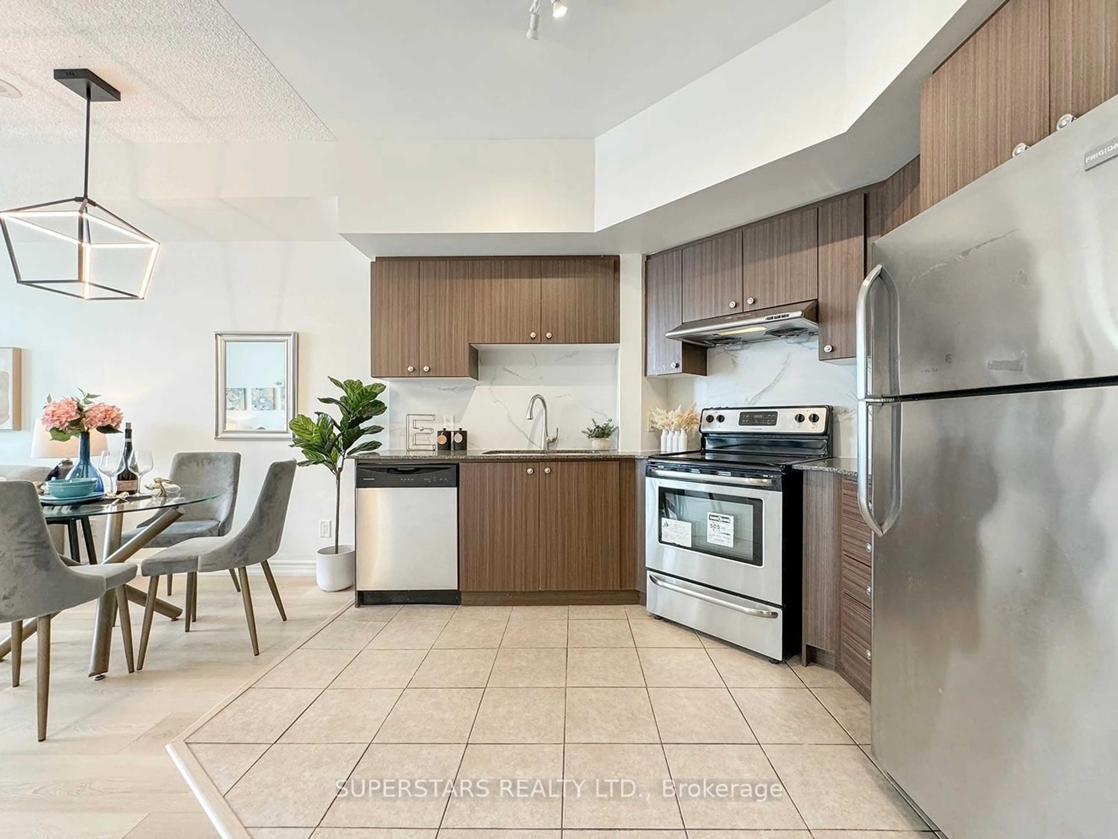 Open concept kitchen, ceramic/tile floor for 8323 Kennedy Rd #316, Markham Ontario L3R 5W7