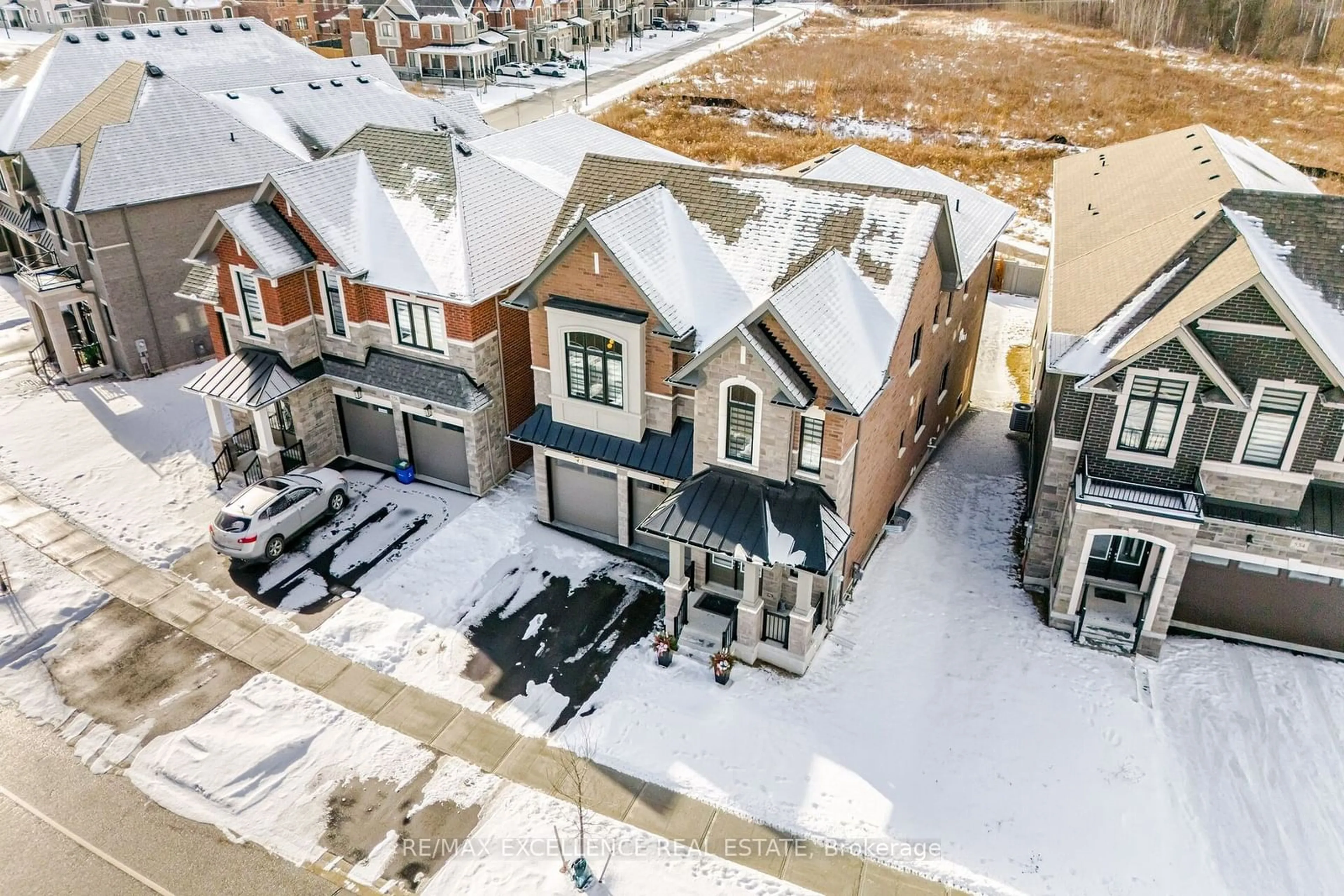 A pic from outside/outdoor area/front of a property/back of a property/a pic from drone, street for 530 Kleinburg Summit Way, Vaughan Ontario L4H 4T5