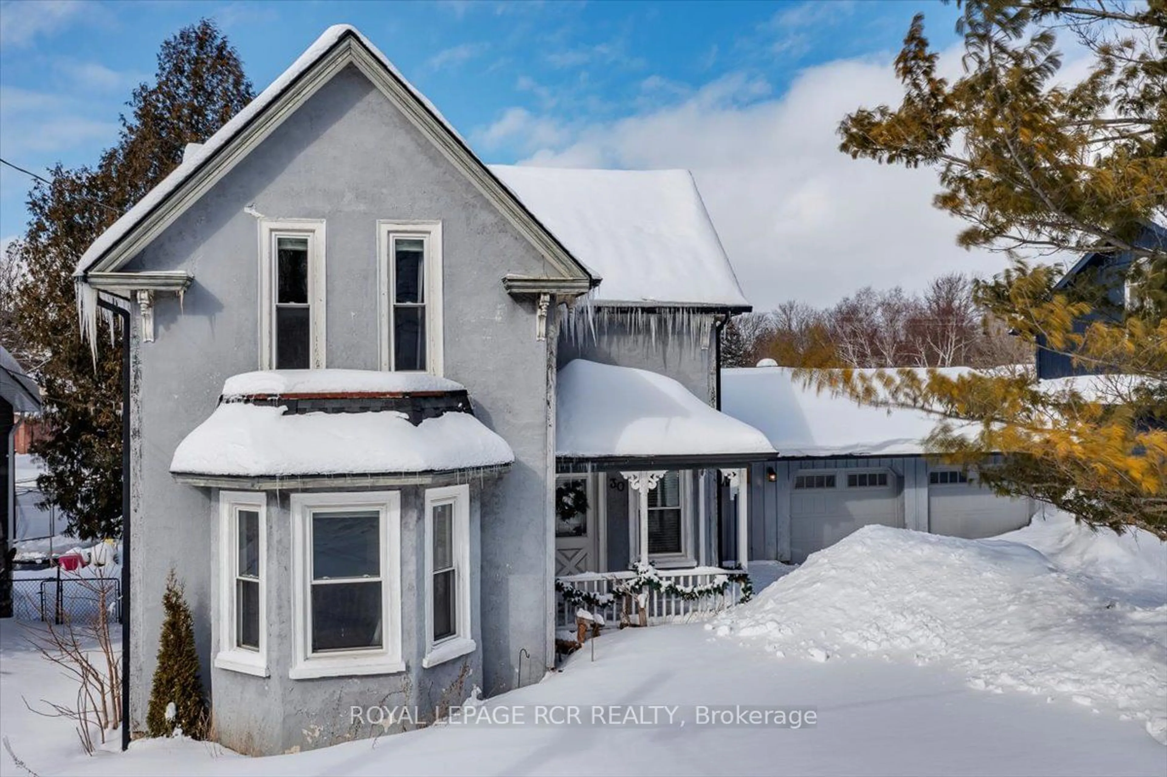 A pic from outside/outdoor area/front of a property/back of a property/a pic from drone, street for 30 Main St, East Gwillimbury Ontario L0G 1M0