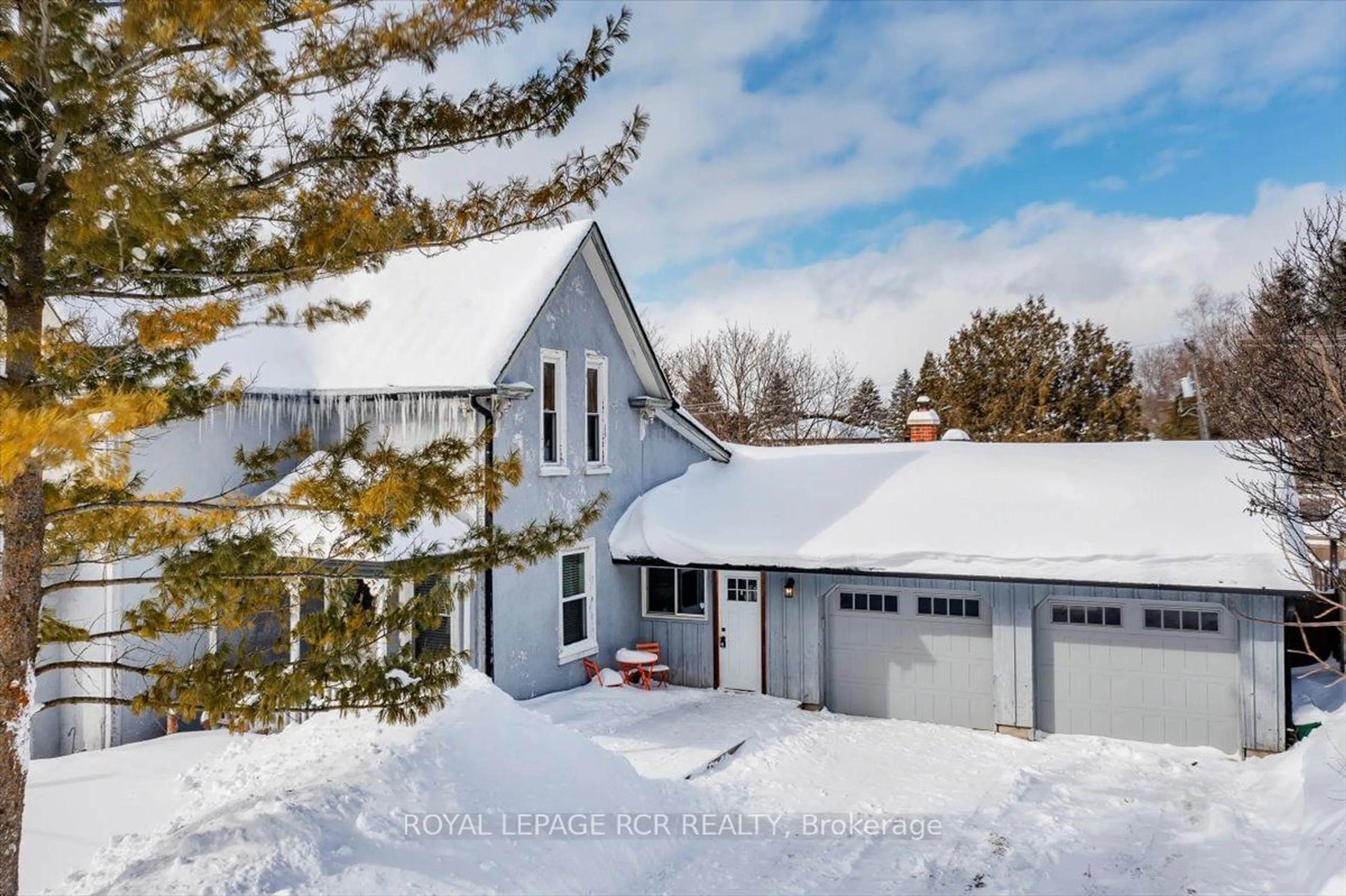 A pic from outside/outdoor area/front of a property/back of a property/a pic from drone, street for 30 Main St, East Gwillimbury Ontario L0G 1M0