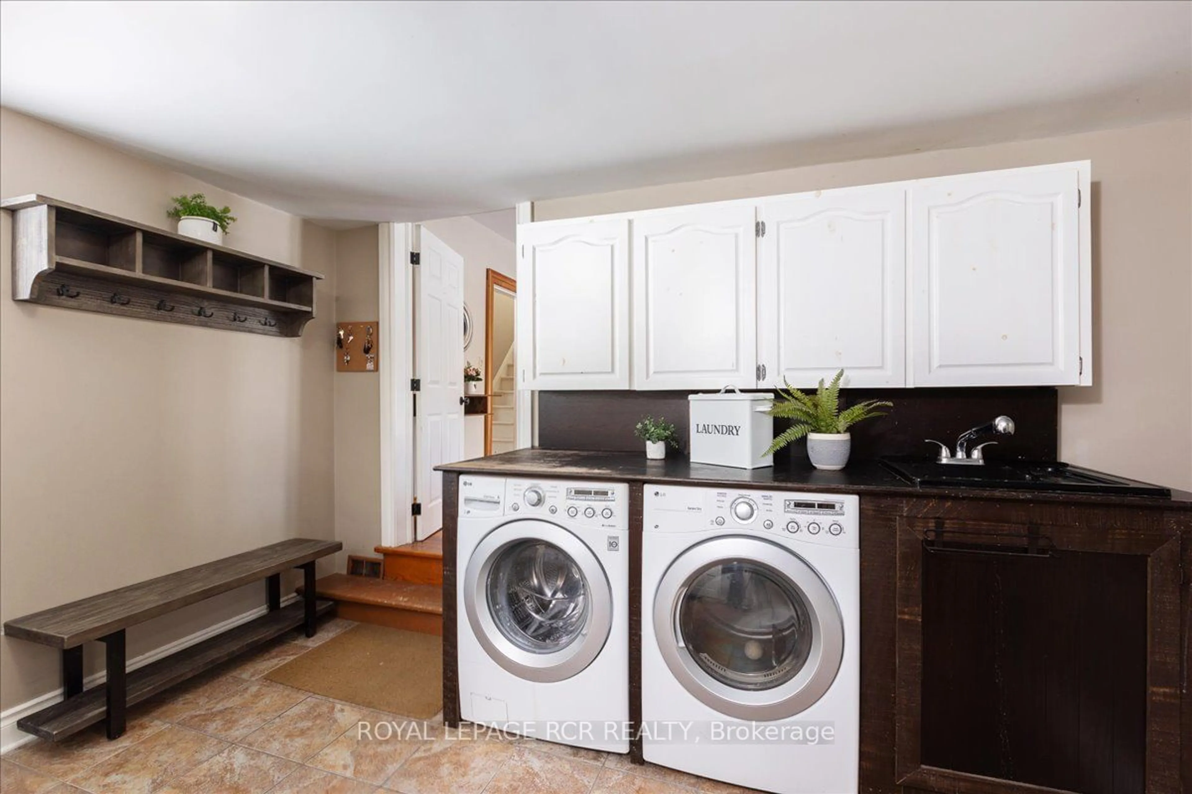 Laundry room for 30 Main St, East Gwillimbury Ontario L0G 1M0