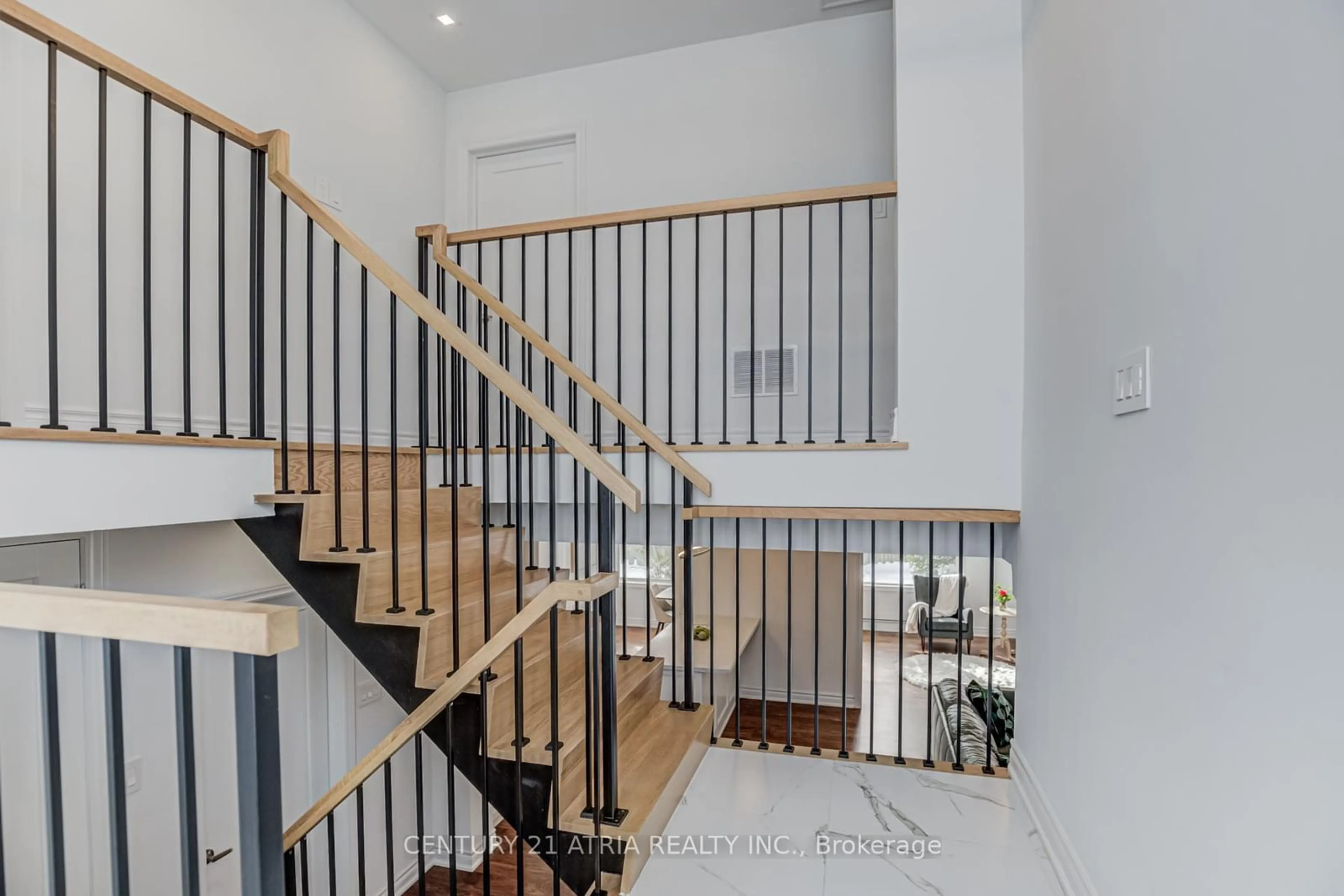 Stairs for 58 Lawnwood Crt, Richmond Hill Ontario L4C 4T2