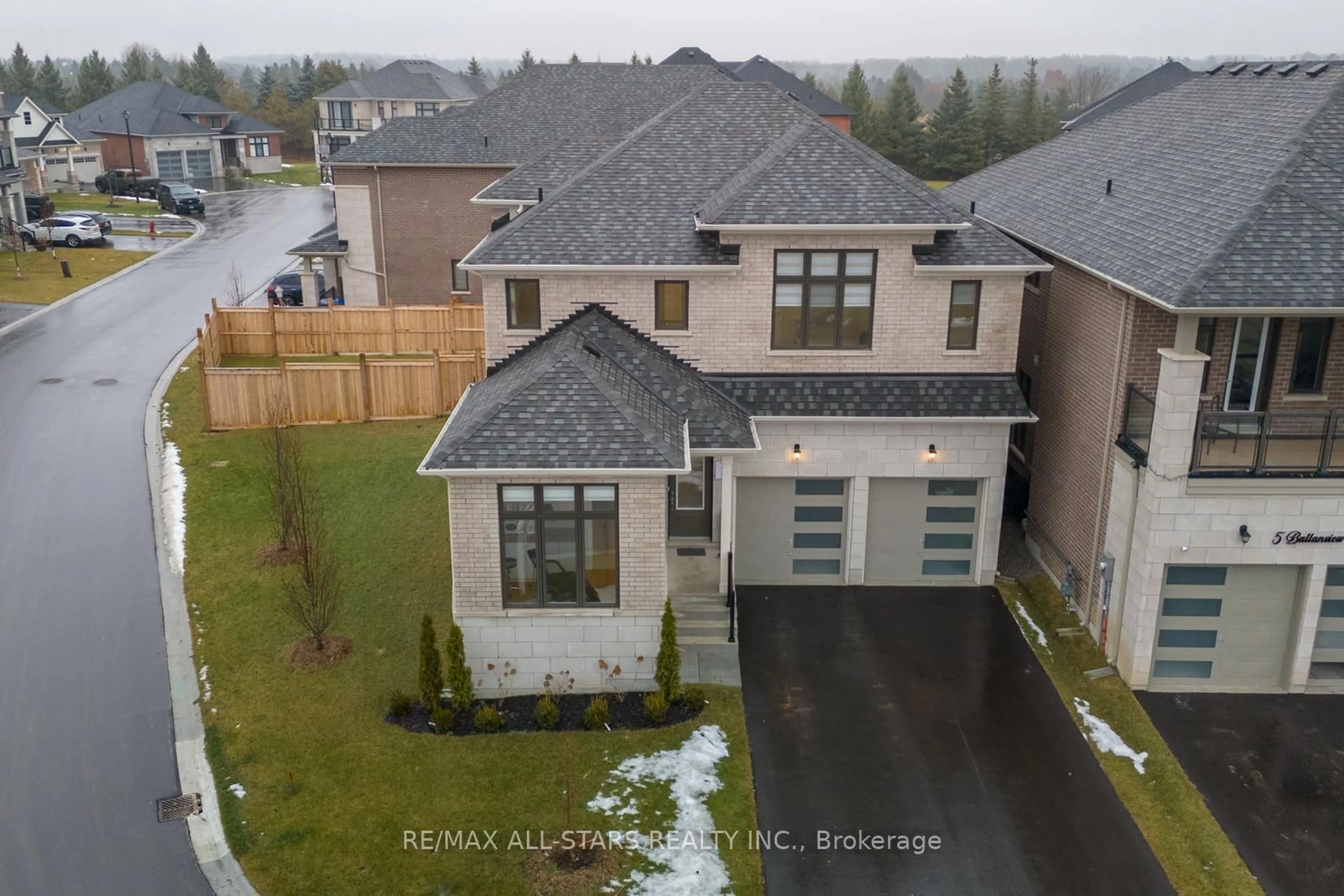 A pic from outside/outdoor area/front of a property/back of a property/a pic from drone, street for 7 Ballanview Crt, Whitchurch-Stouffville Ontario L4A 4W9