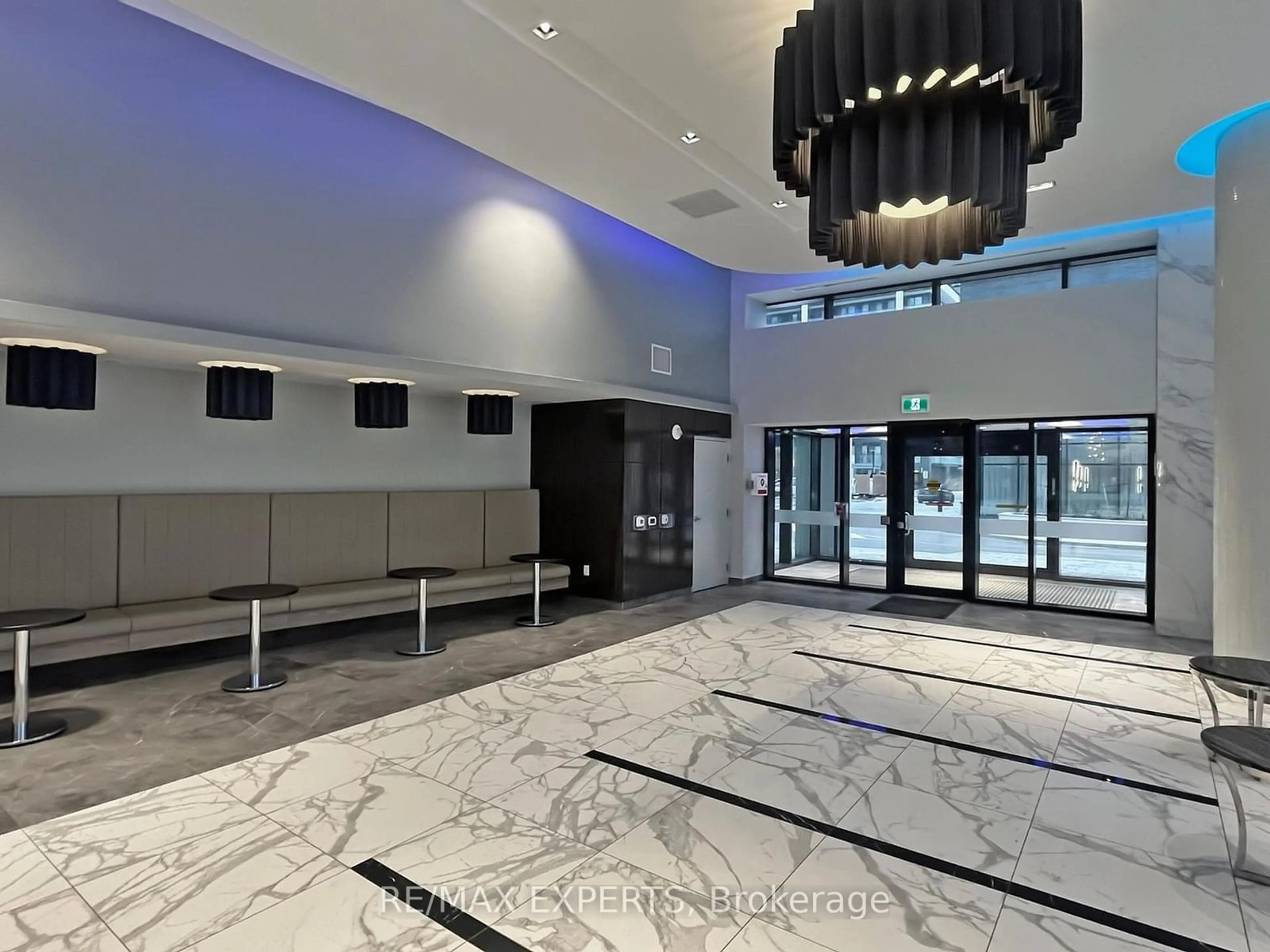 Lobby for 105 Oneida Cres #2507, Richmond Hill Ontario L4B 0H6