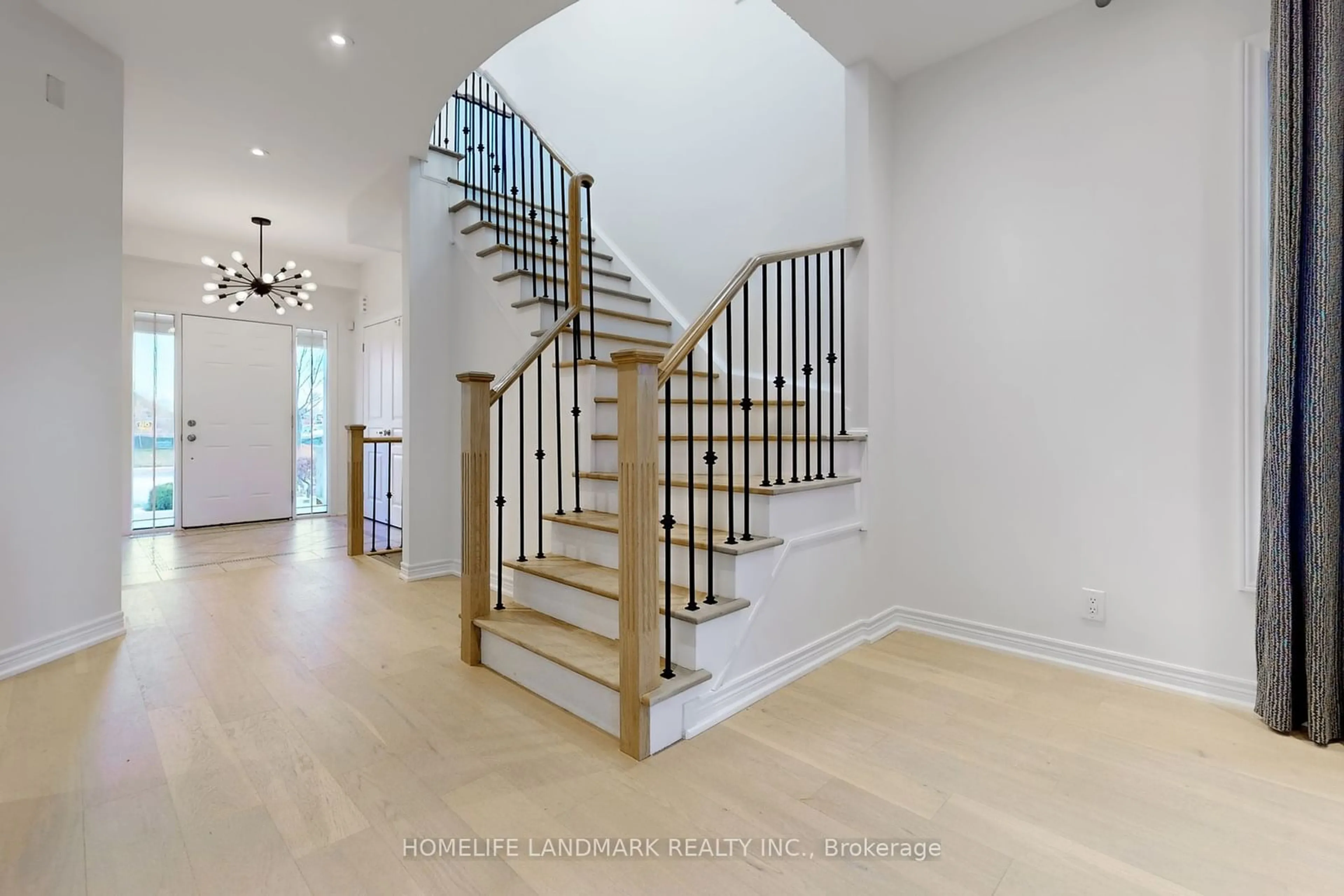 Stairs for 40 Spring Farm Rd, Aurora Ontario L4G 7W8