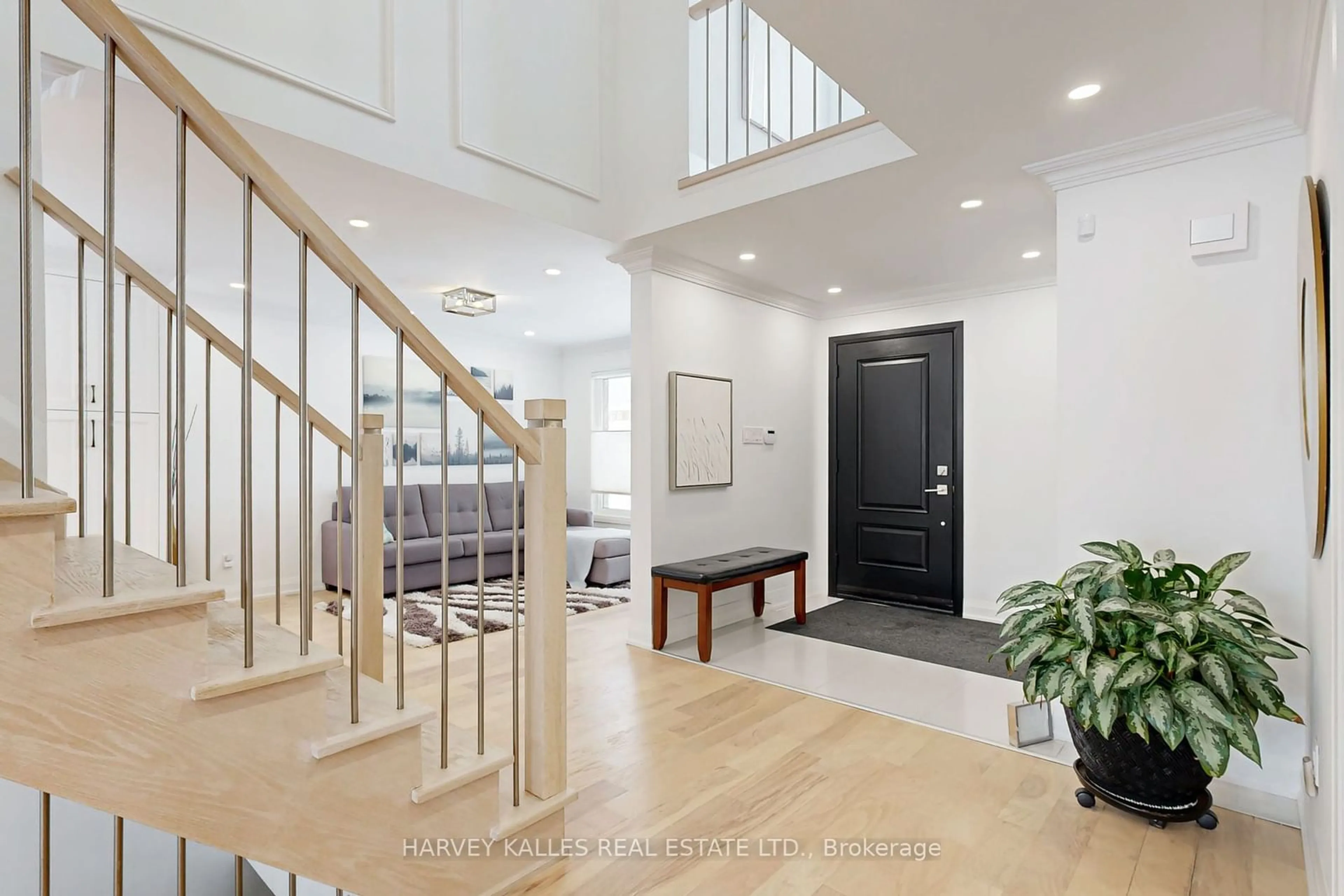 Indoor foyer for 413 Belview Ave, Vaughan Ontario L4L 7T7