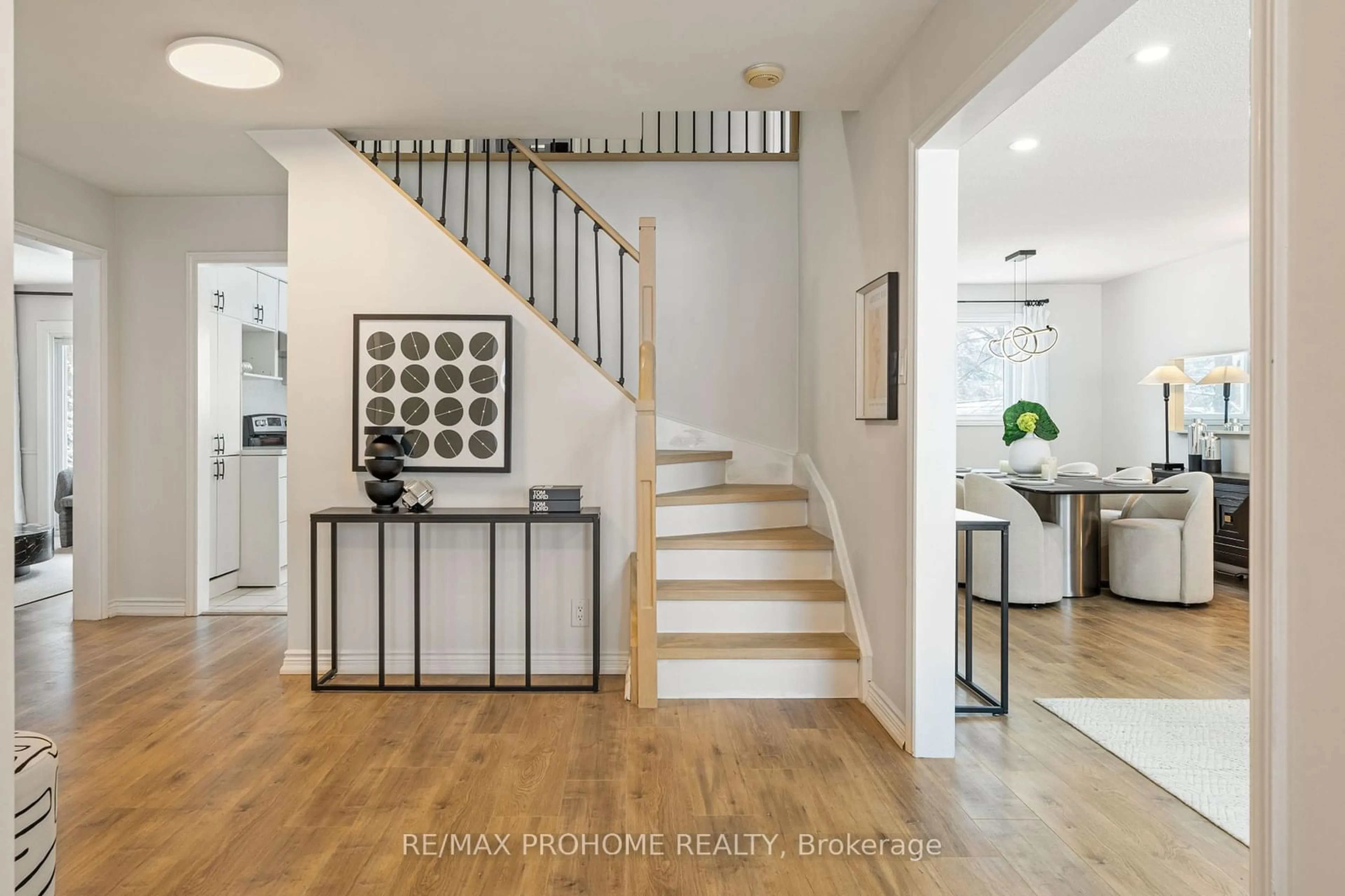 Indoor entryway for 7 Shadbolt Crt, Markham Ontario L3R 1X3