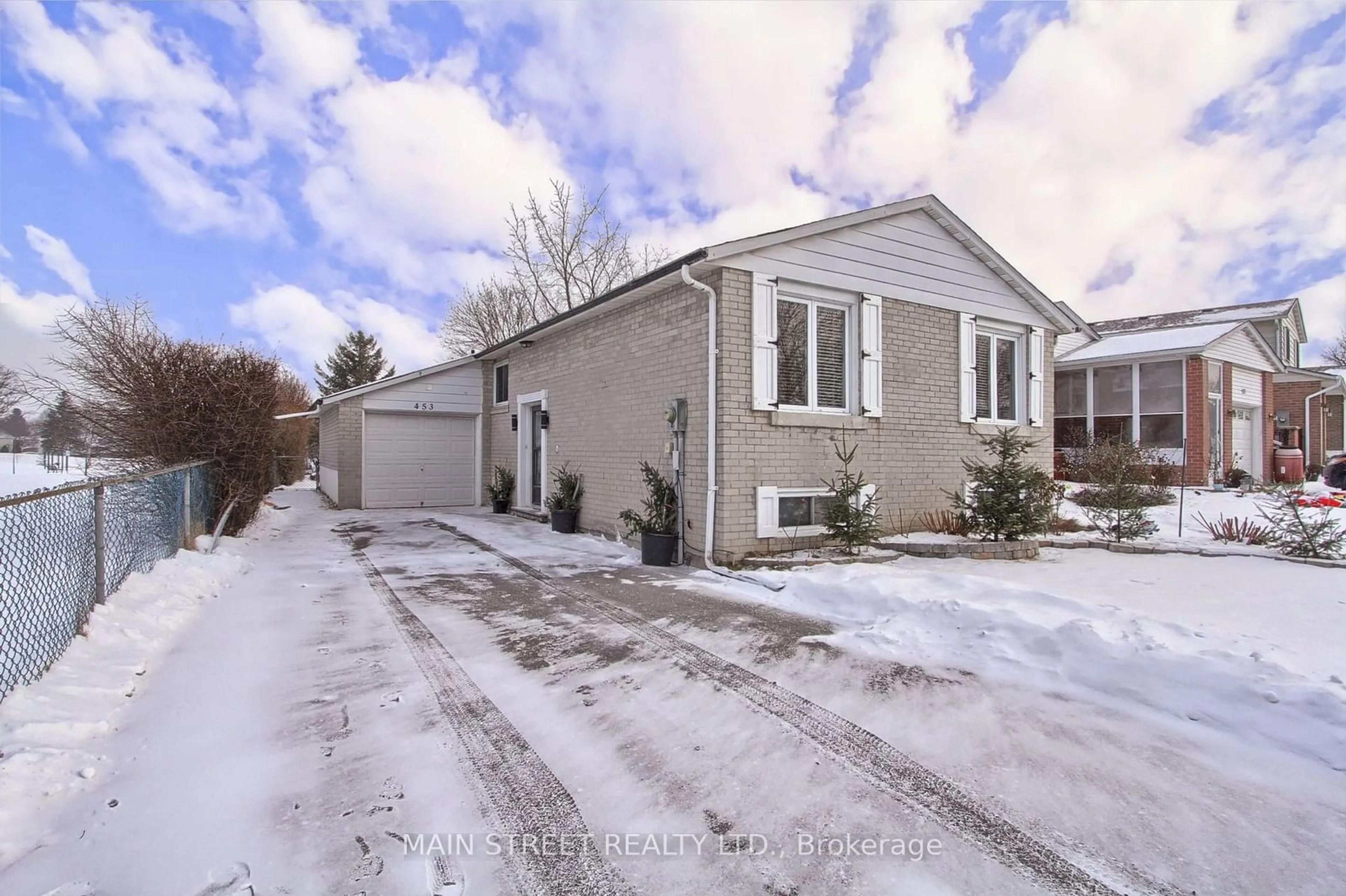 Unknown for 453 Dixon Blvd, Newmarket Ontario L3Y 5C9