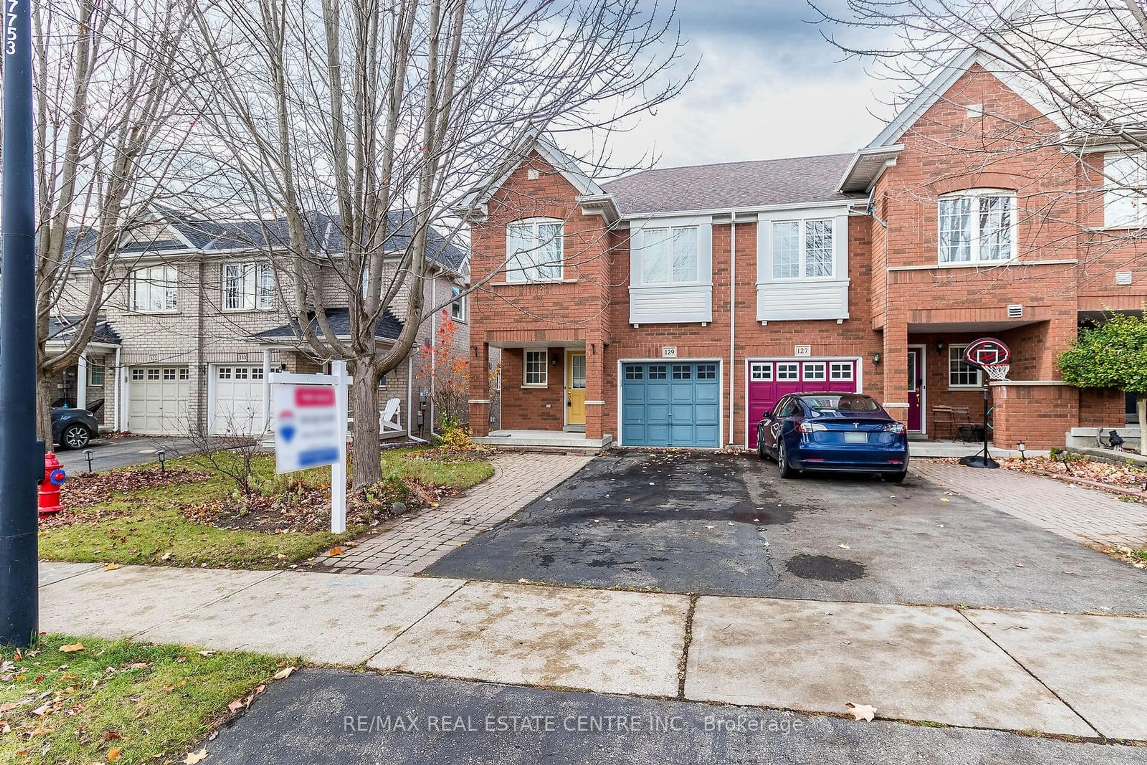 Home with brick exterior material, street for 129 Hartford Cres, Newmarket Ontario L3X 2Z4