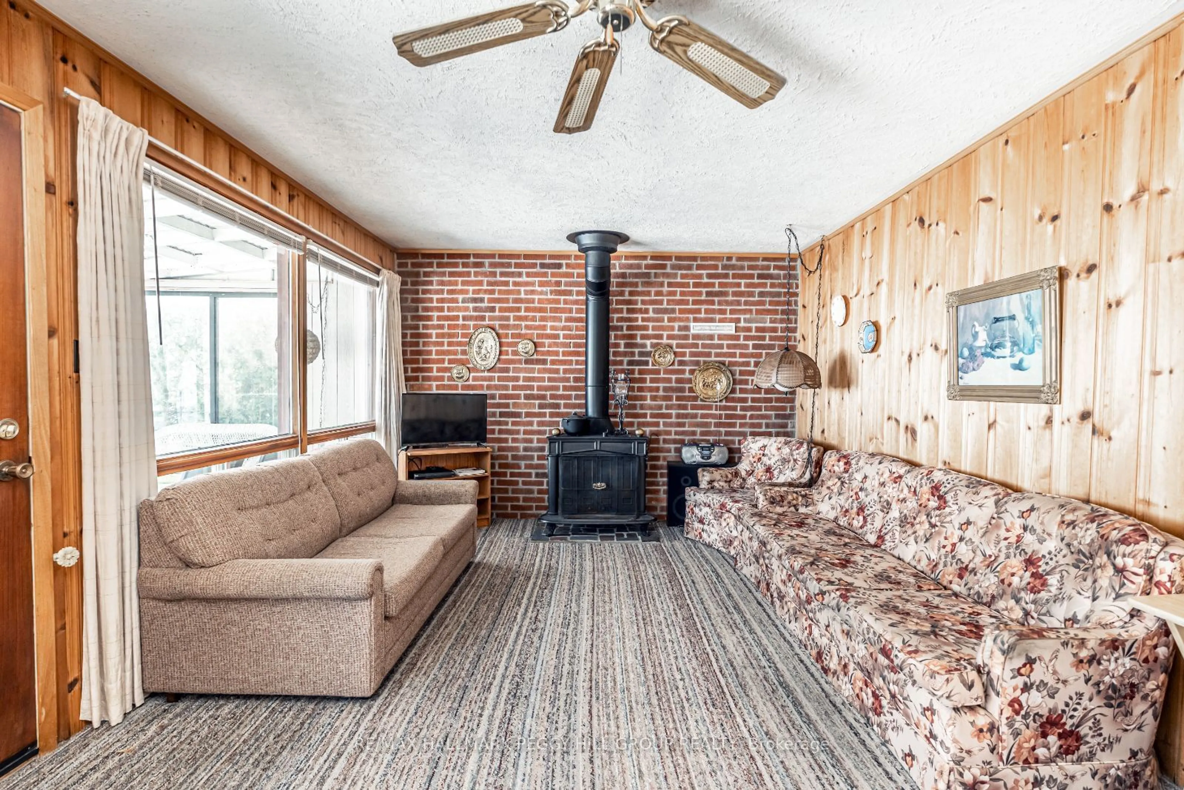 Living room with furniture, unknown for 253 Bayshore Rd, Innisfil Ontario L0L 1K0