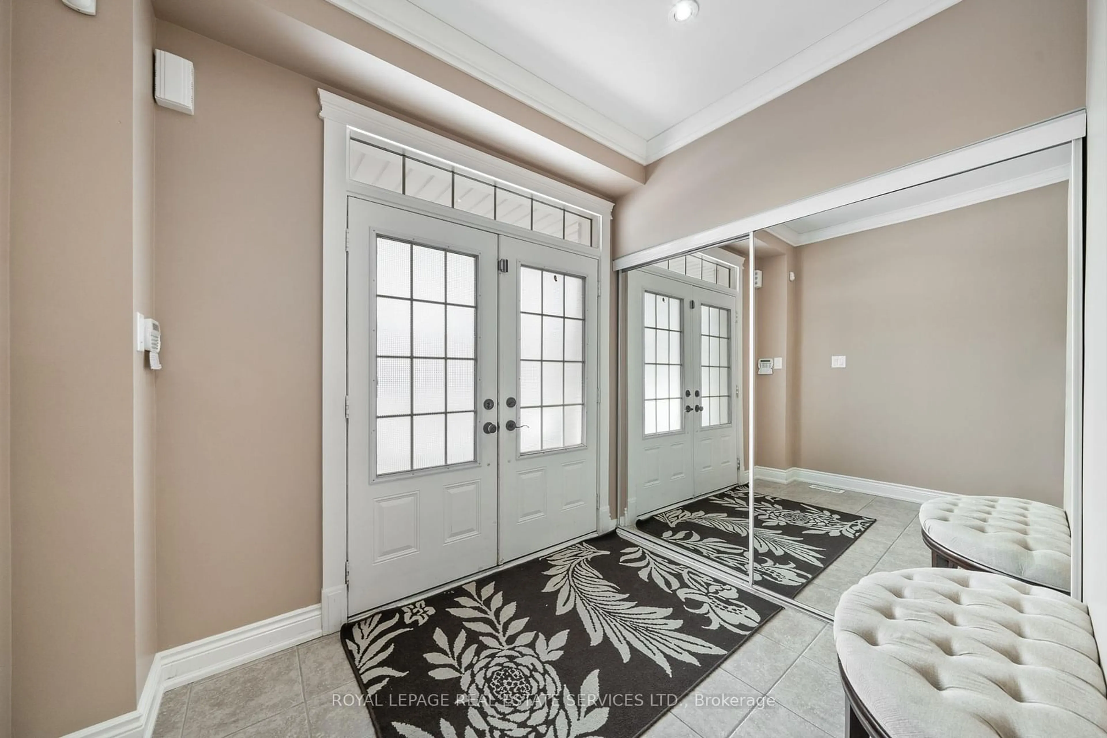 Indoor entryway for 171 Canada Dr, Vaughan Ontario L4H 0K1