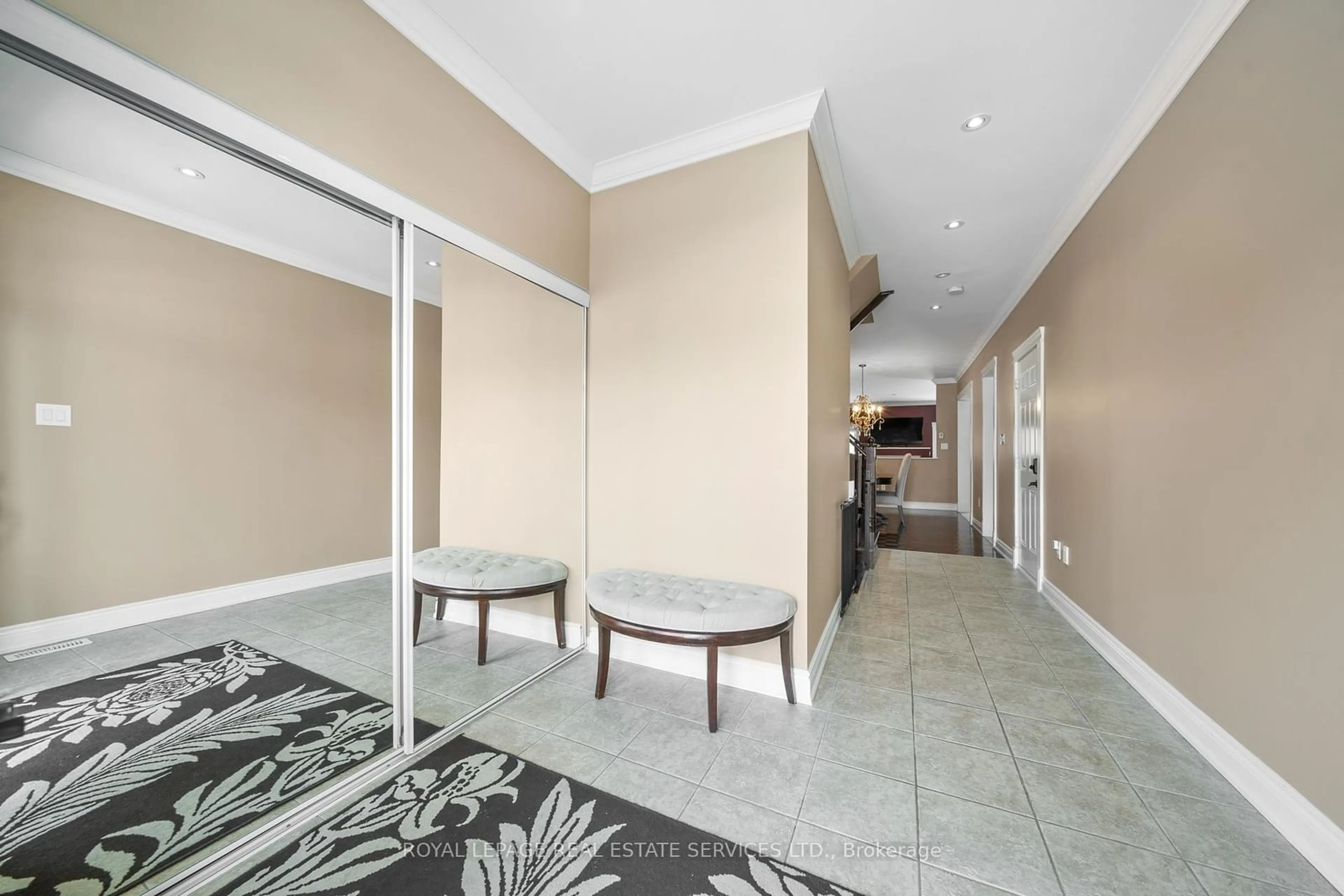 Indoor foyer for 171 Canada Dr, Vaughan Ontario L4H 0K1