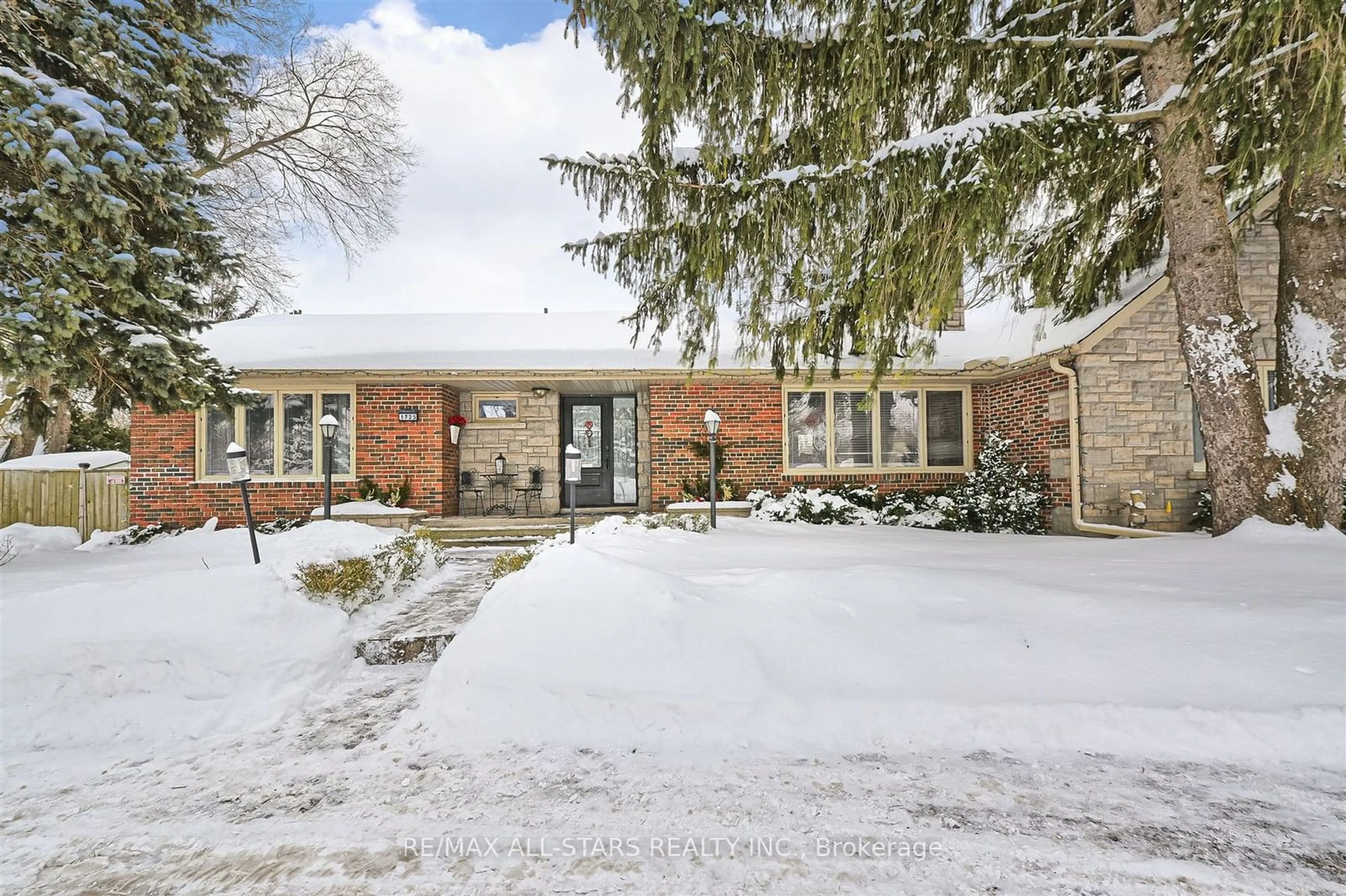 Home with brick exterior material, street for 1725 Mount Albert Rd, East Gwillimbury Ontario L0G 1V0