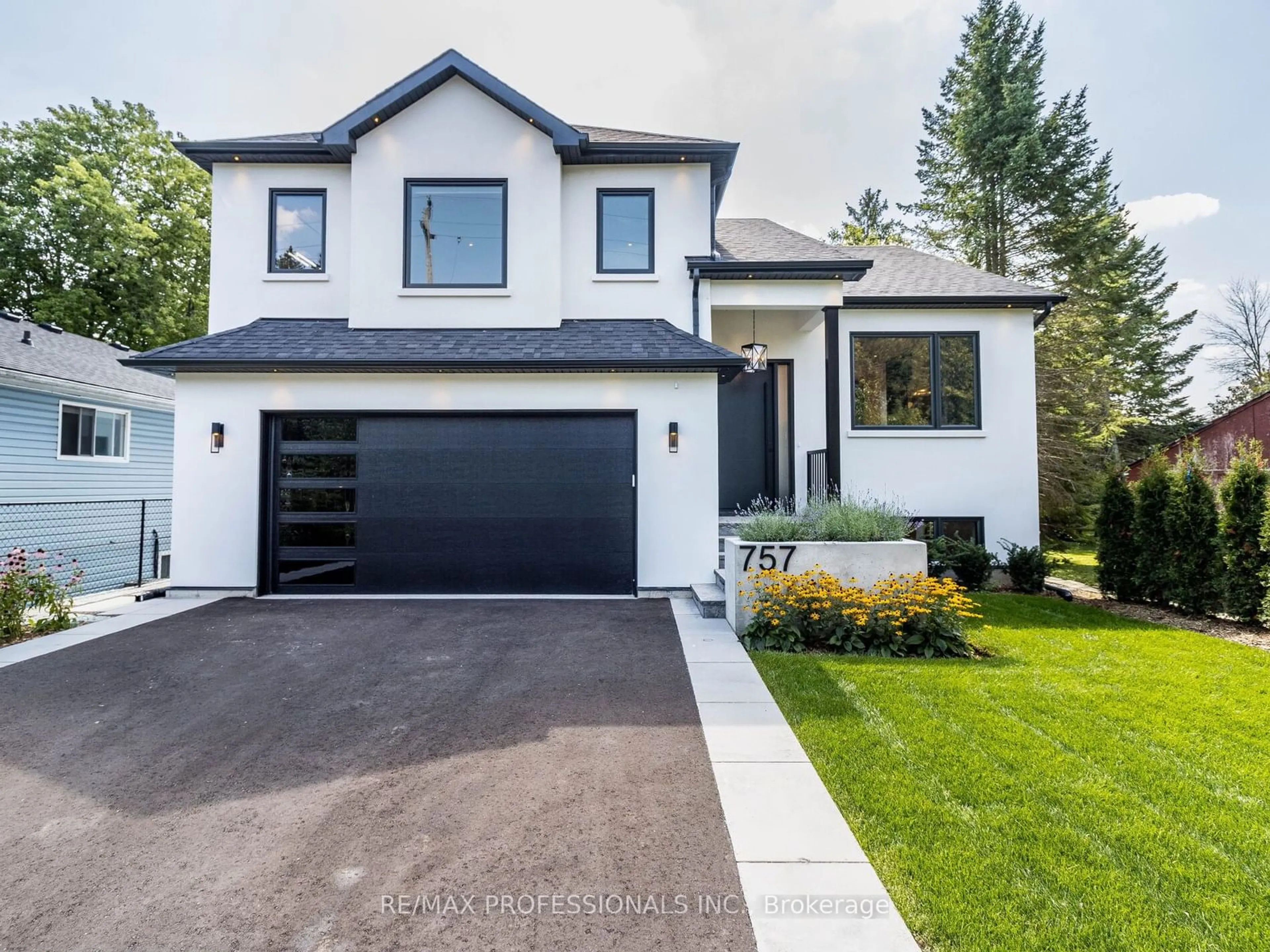 Home with vinyl exterior material, street for 757 10th Line, Innisfil Ontario L9S 3N3