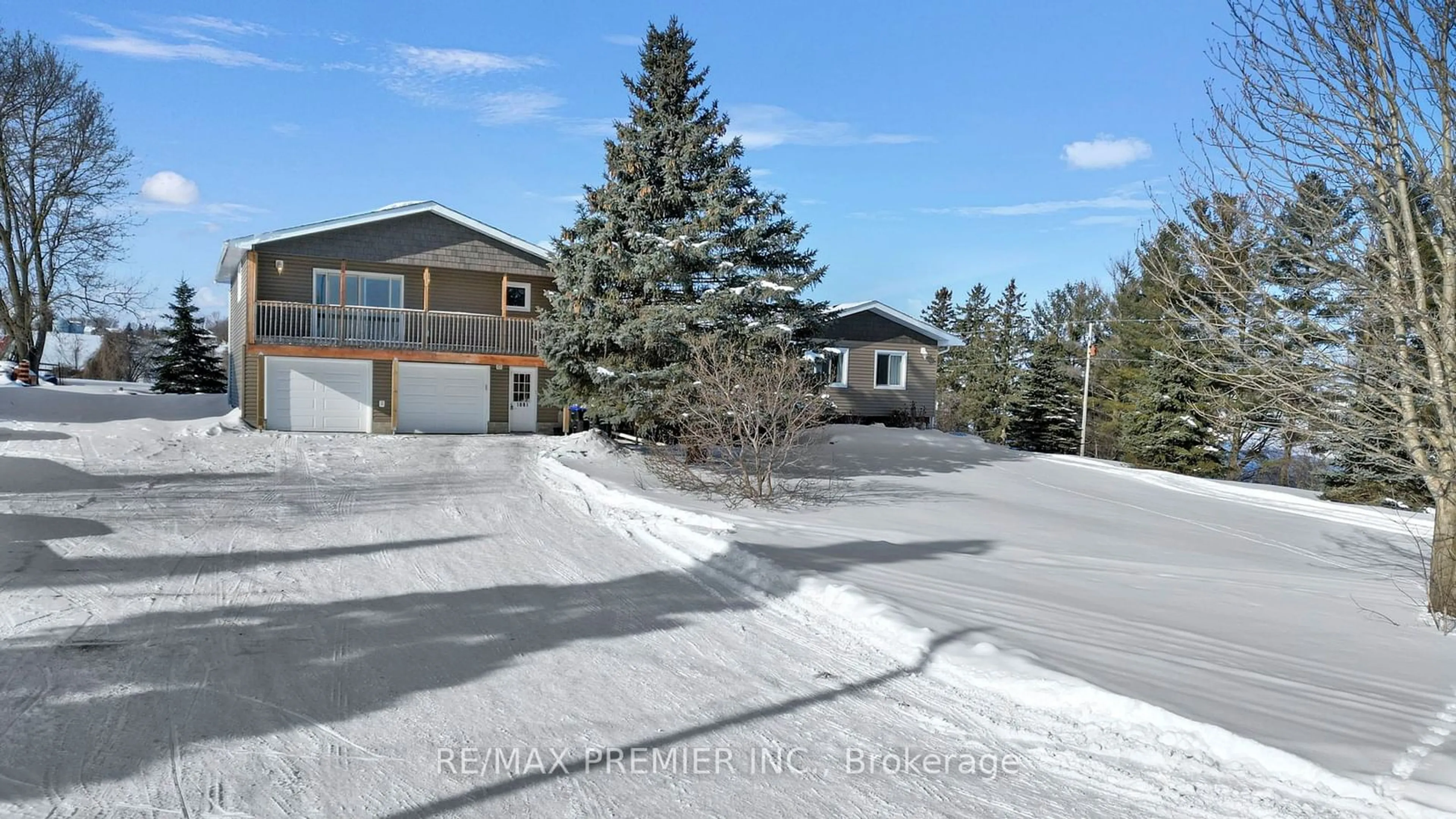 A pic from outside/outdoor area/front of a property/back of a property/a pic from drone, unknown for 1881 Gilford Rd, Innisfil Ontario L0L 1R0