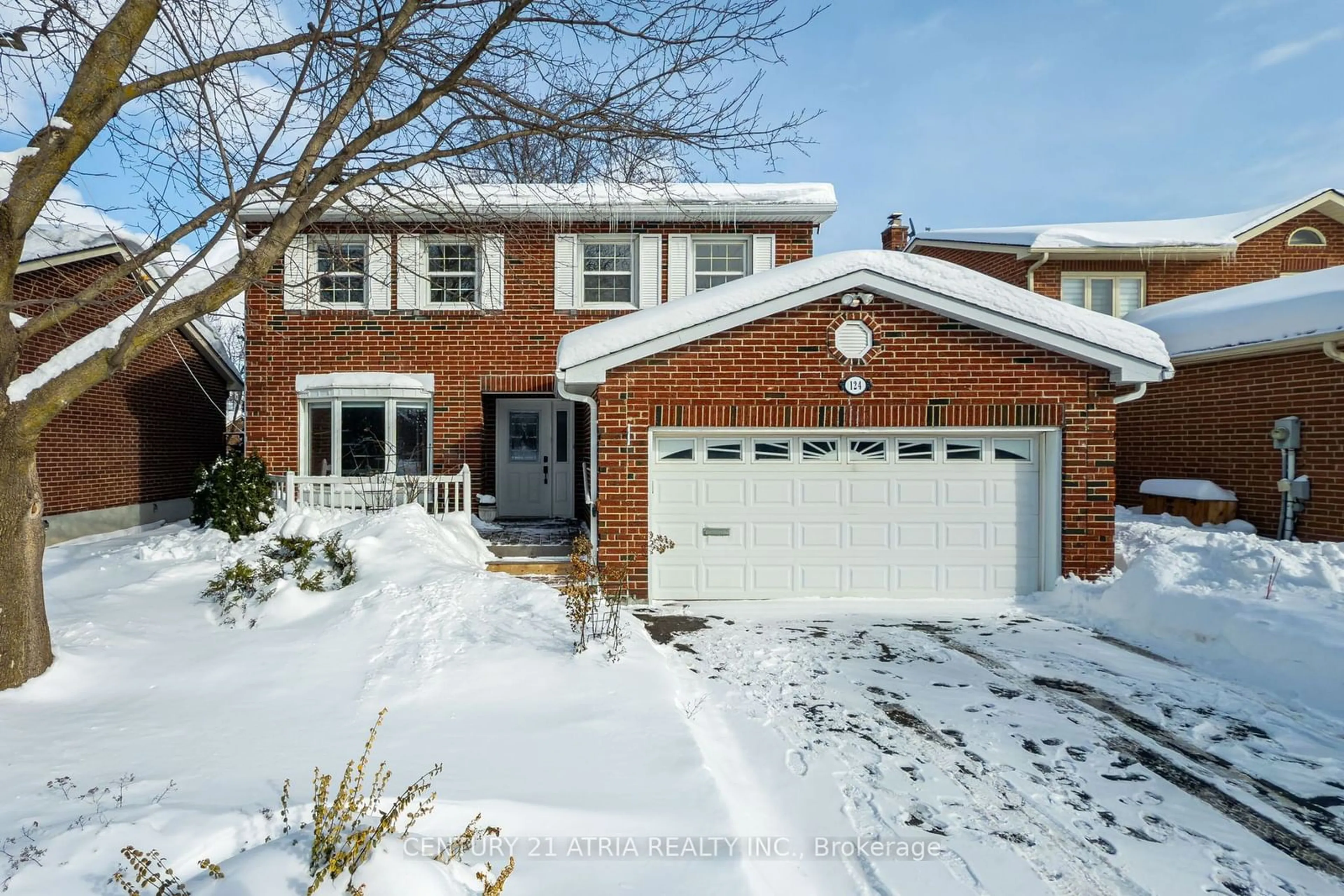 Home with brick exterior material, street for 124 Kingston Rd, Newmarket Ontario L3Y 5W7