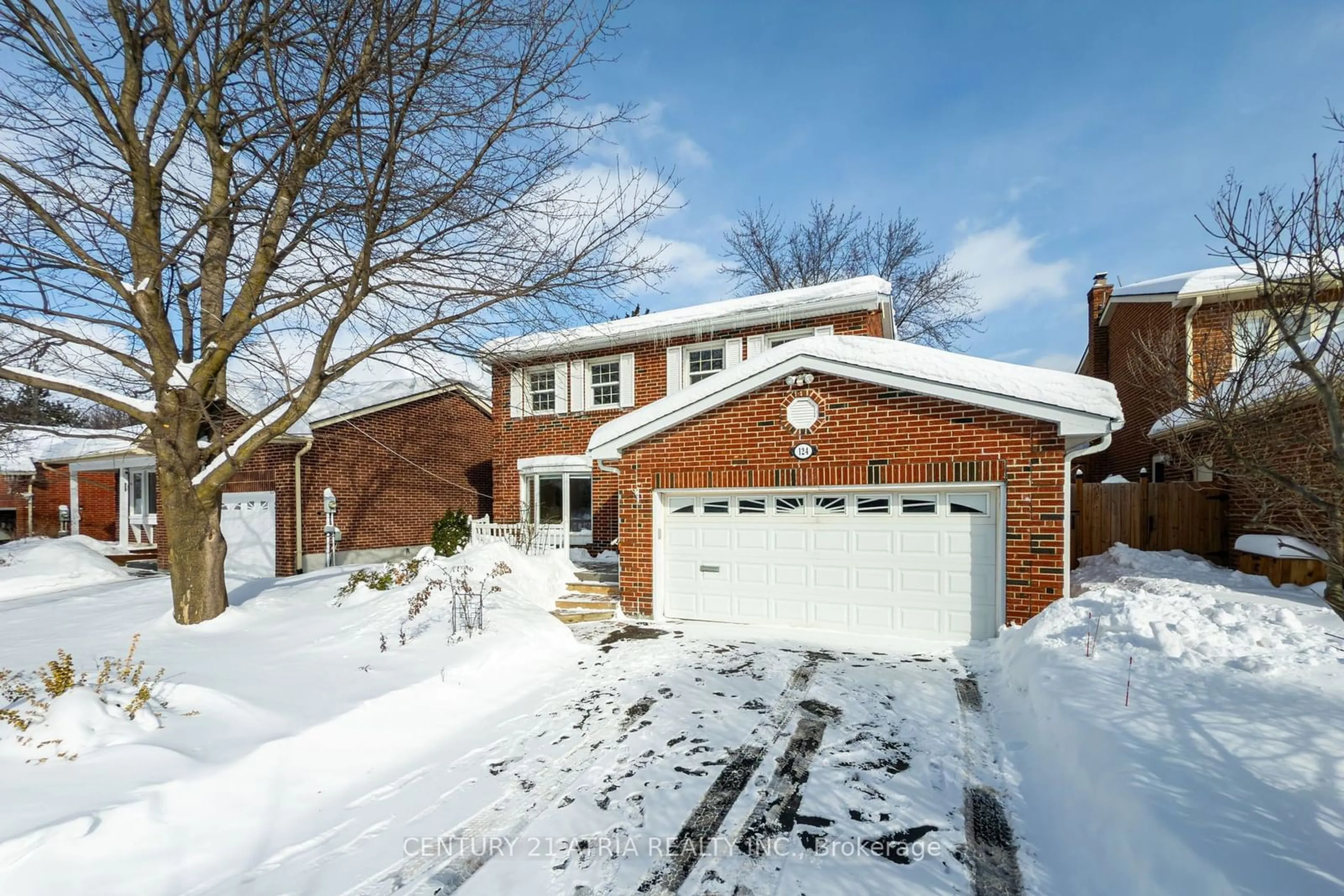 Home with brick exterior material, street for 124 Kingston Rd, Newmarket Ontario L3Y 5W7