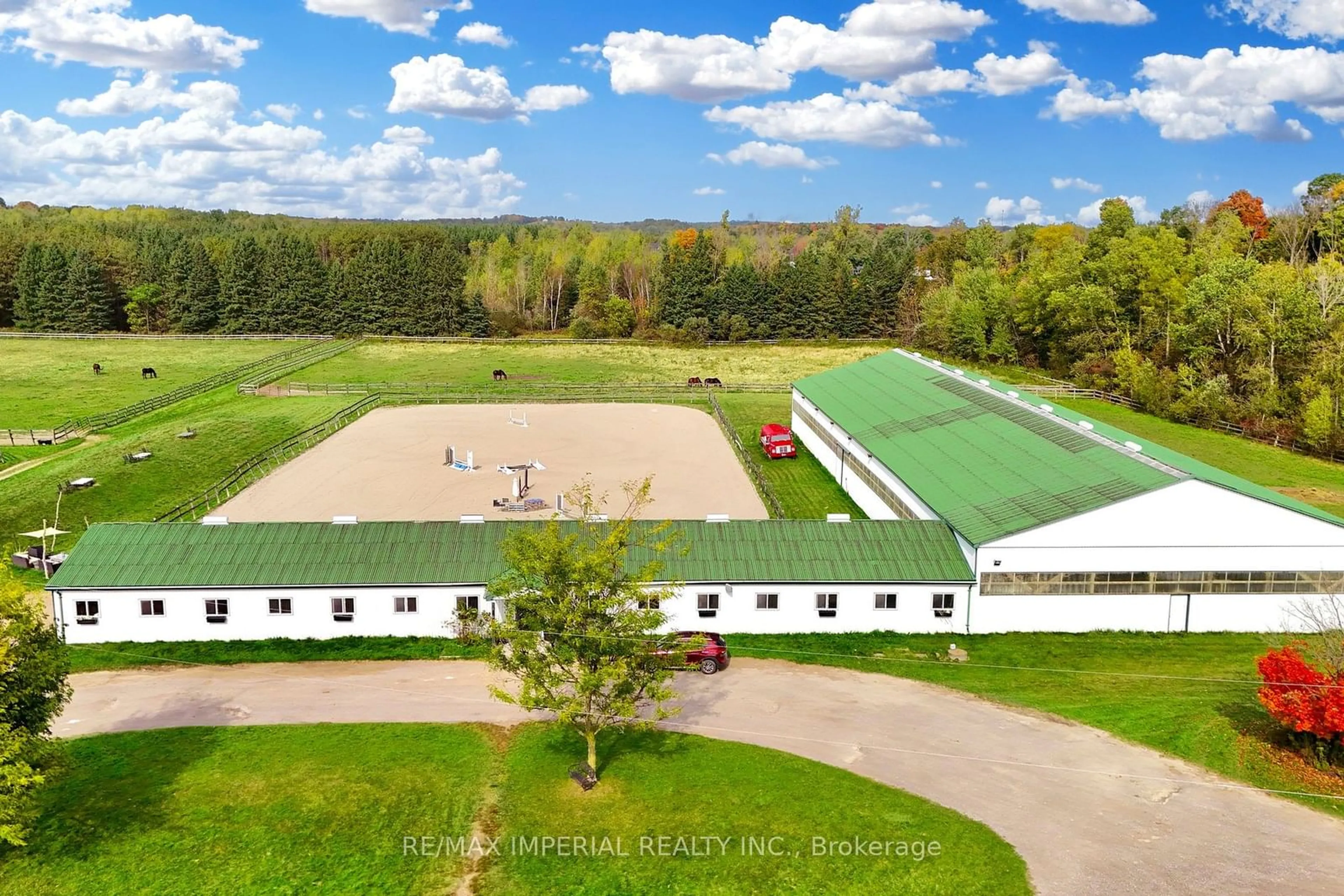 A pic from outside/outdoor area/front of a property/back of a property/a pic from drone, building for 18054 Warden Ave, East Gwillimbury Ontario L0G 1V0