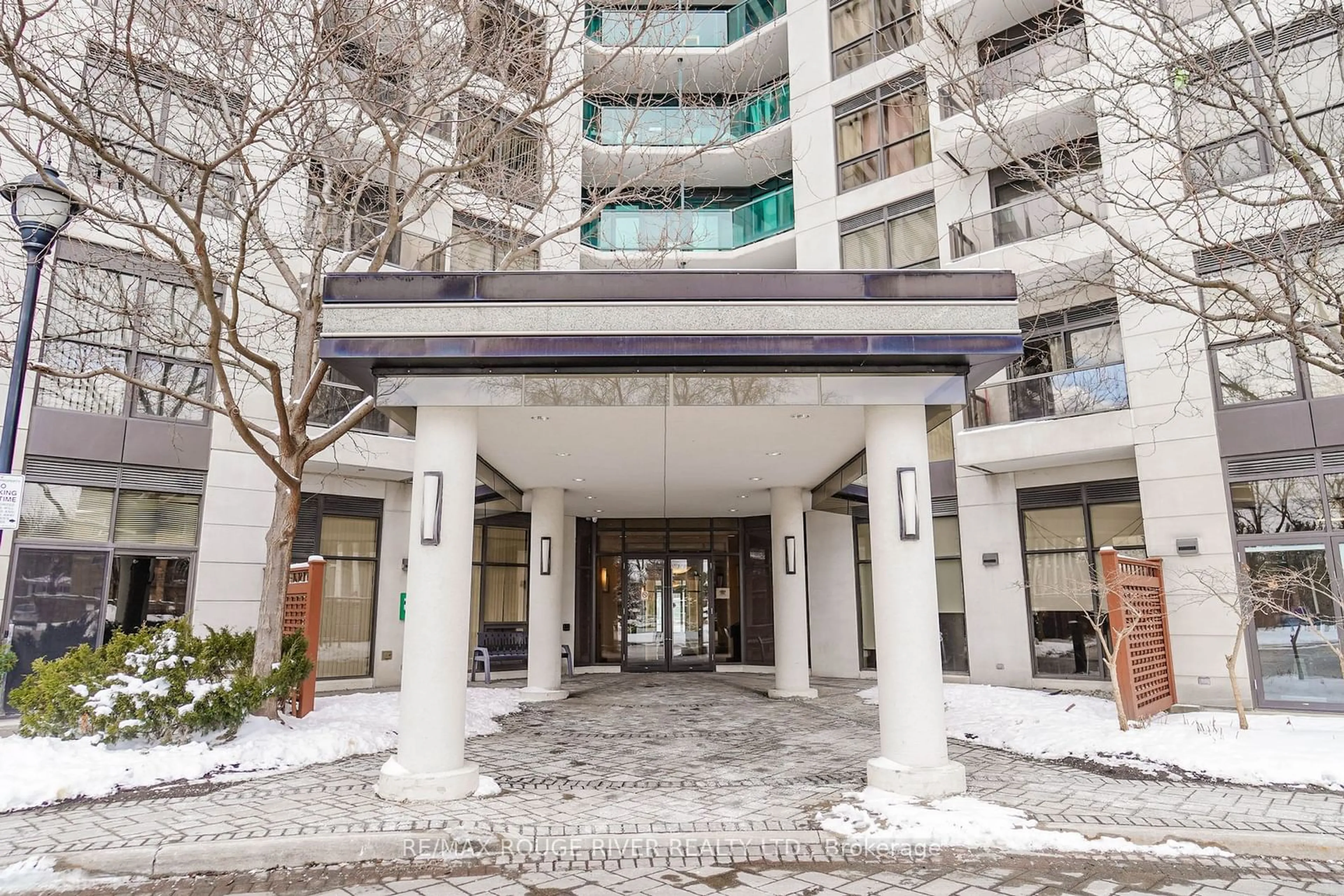 Indoor foyer for 18 Harding Blvd #425, Richmond Hill Ontario L4C 0T3