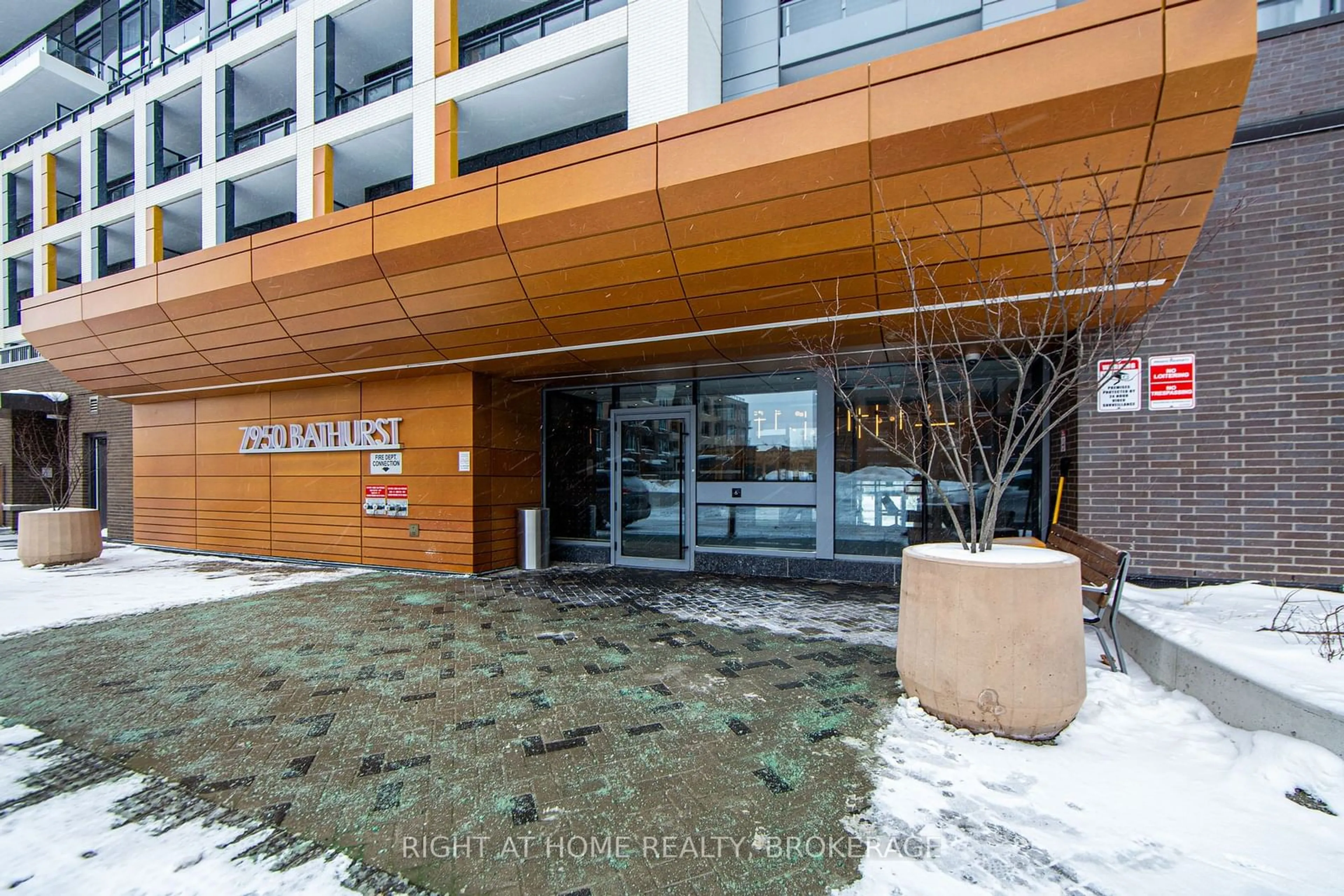 Indoor foyer for 7950 Bathurst St #1303, Vaughan Ontario L4J 0L4