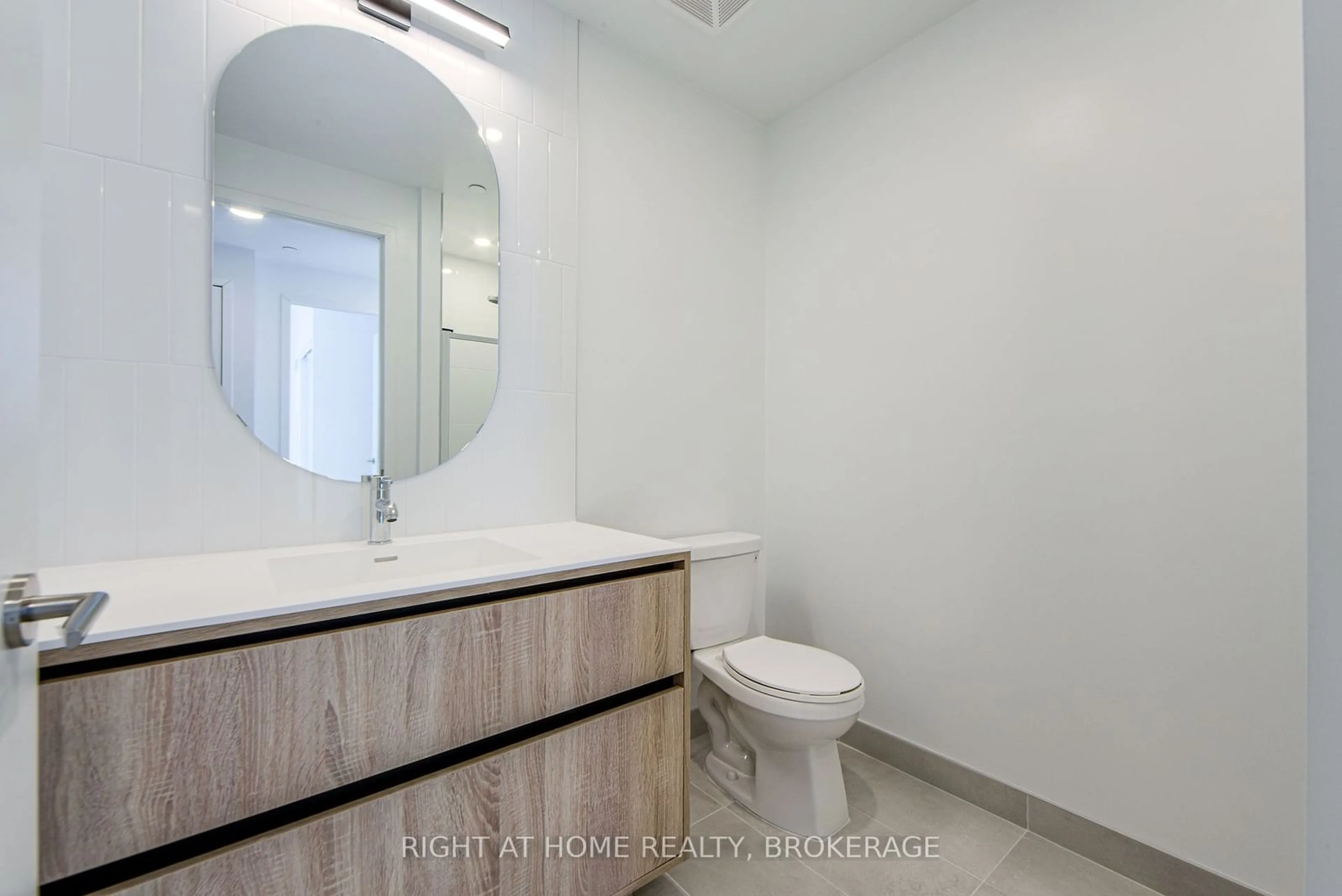 Standard bathroom, unknown for 7950 Bathurst St #1303, Vaughan Ontario L4J 0L4