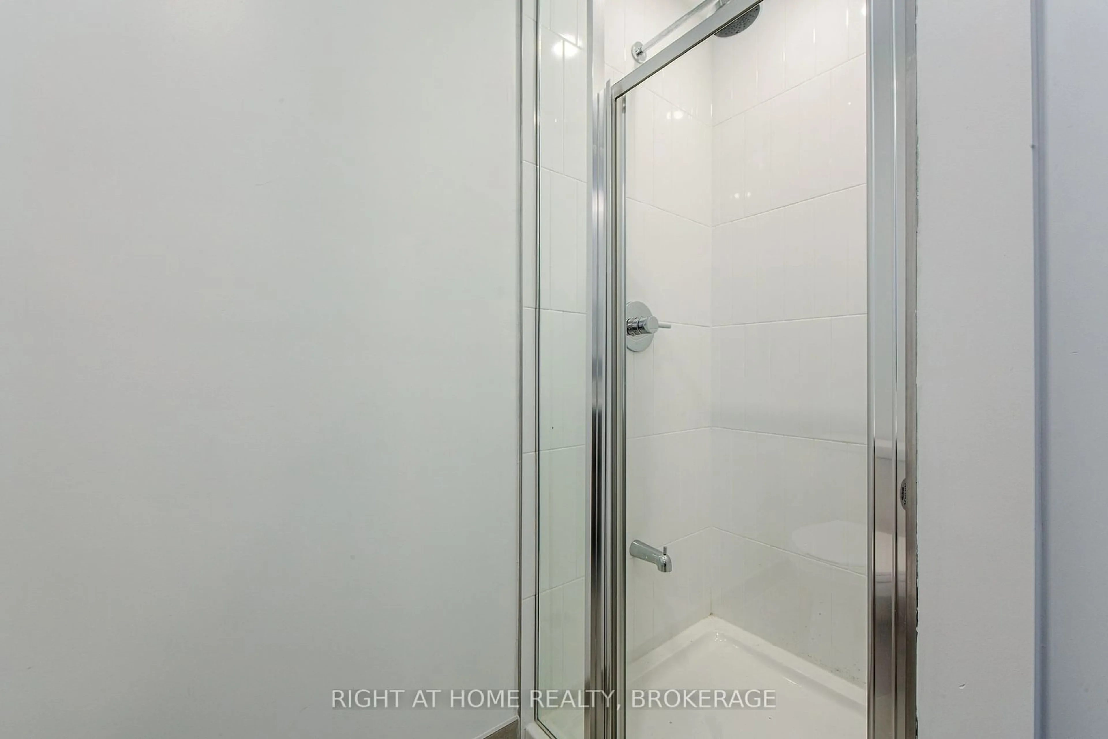 Standard bathroom, unknown for 7950 Bathurst St #1303, Vaughan Ontario L4J 0L4