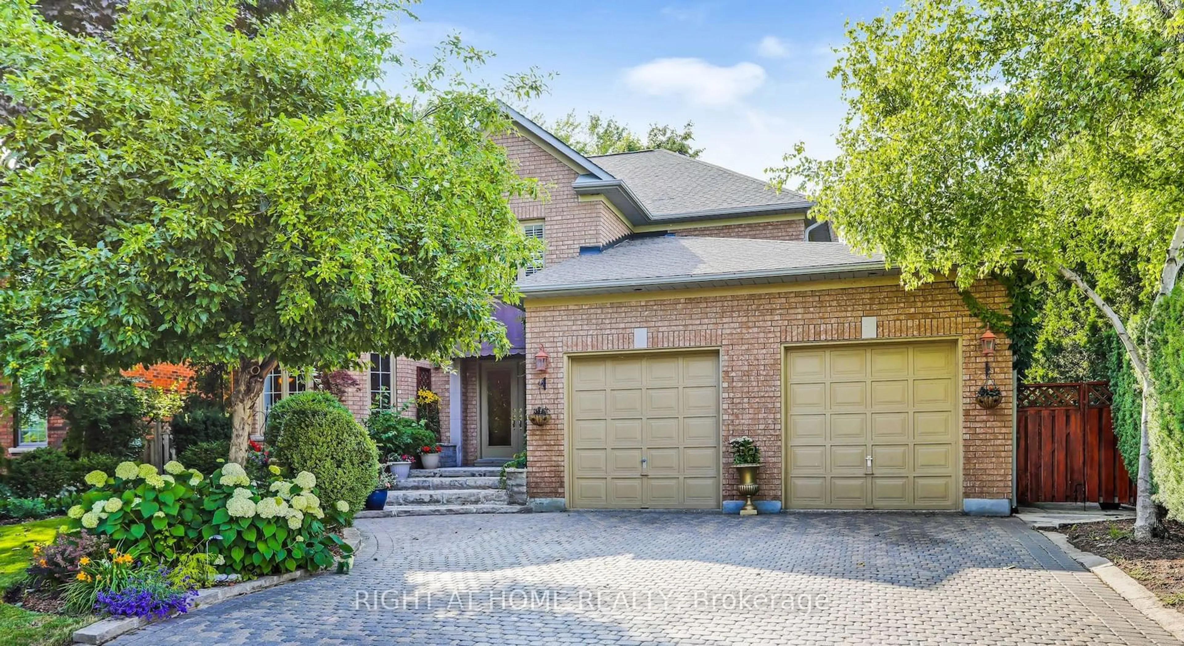 Home with brick exterior material, street for 40 King's Cross Ave, Richmond Hill Ontario L4B 2S9