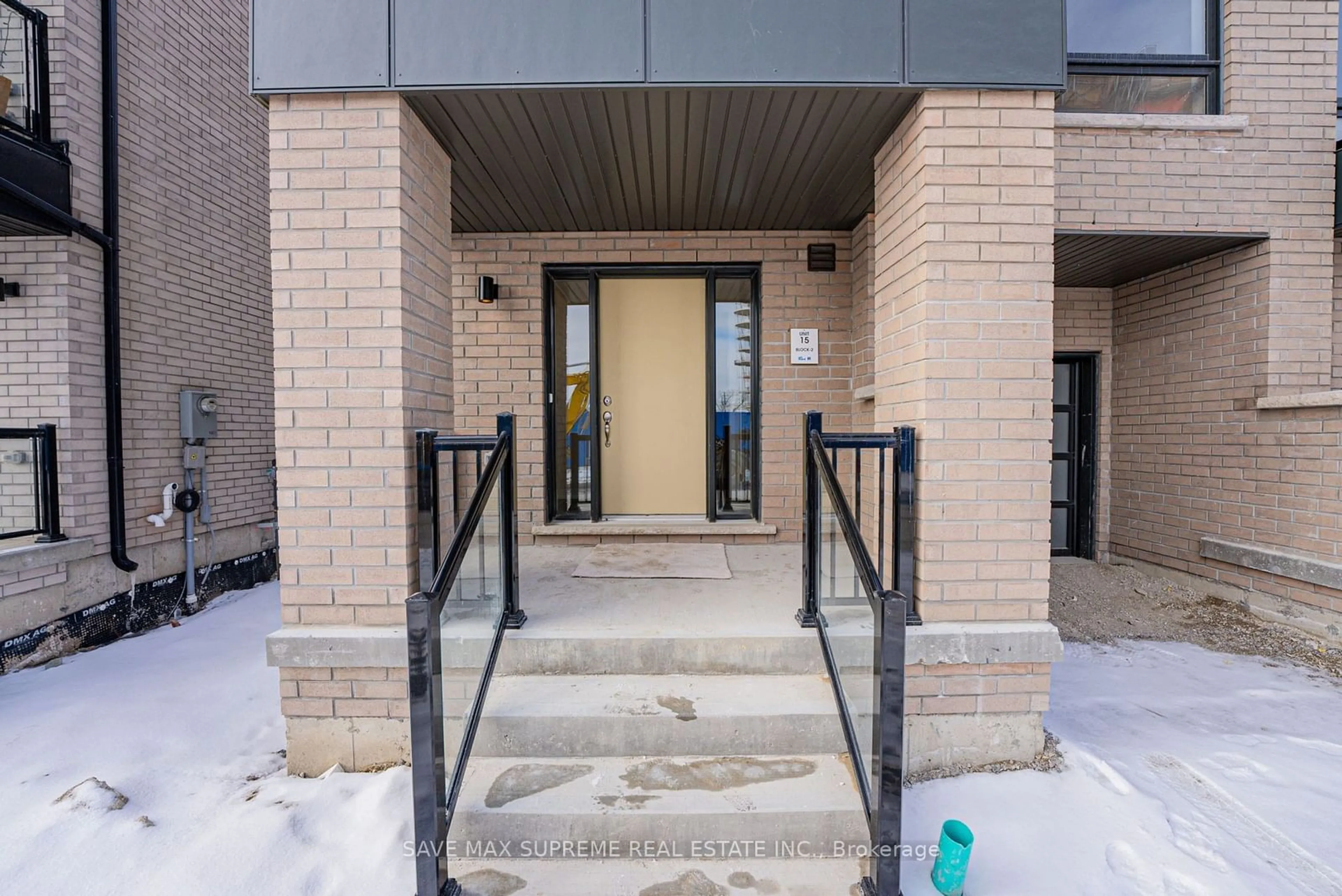 Indoor foyer for 26 Dandara Gate, Vaughan Ontario L4L 1V8