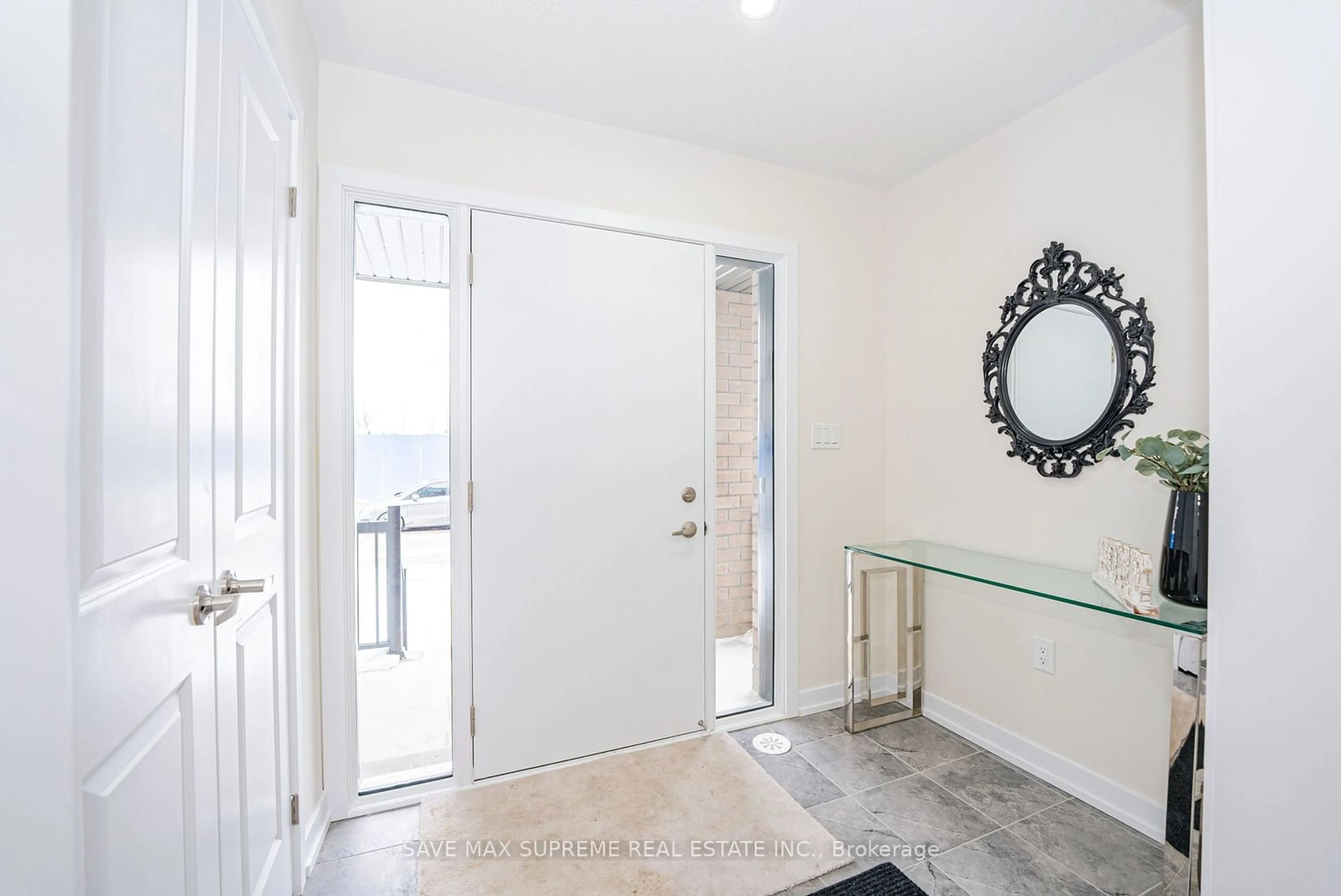 Indoor entryway for 26 Dandara Gate, Vaughan Ontario L4L 1V8