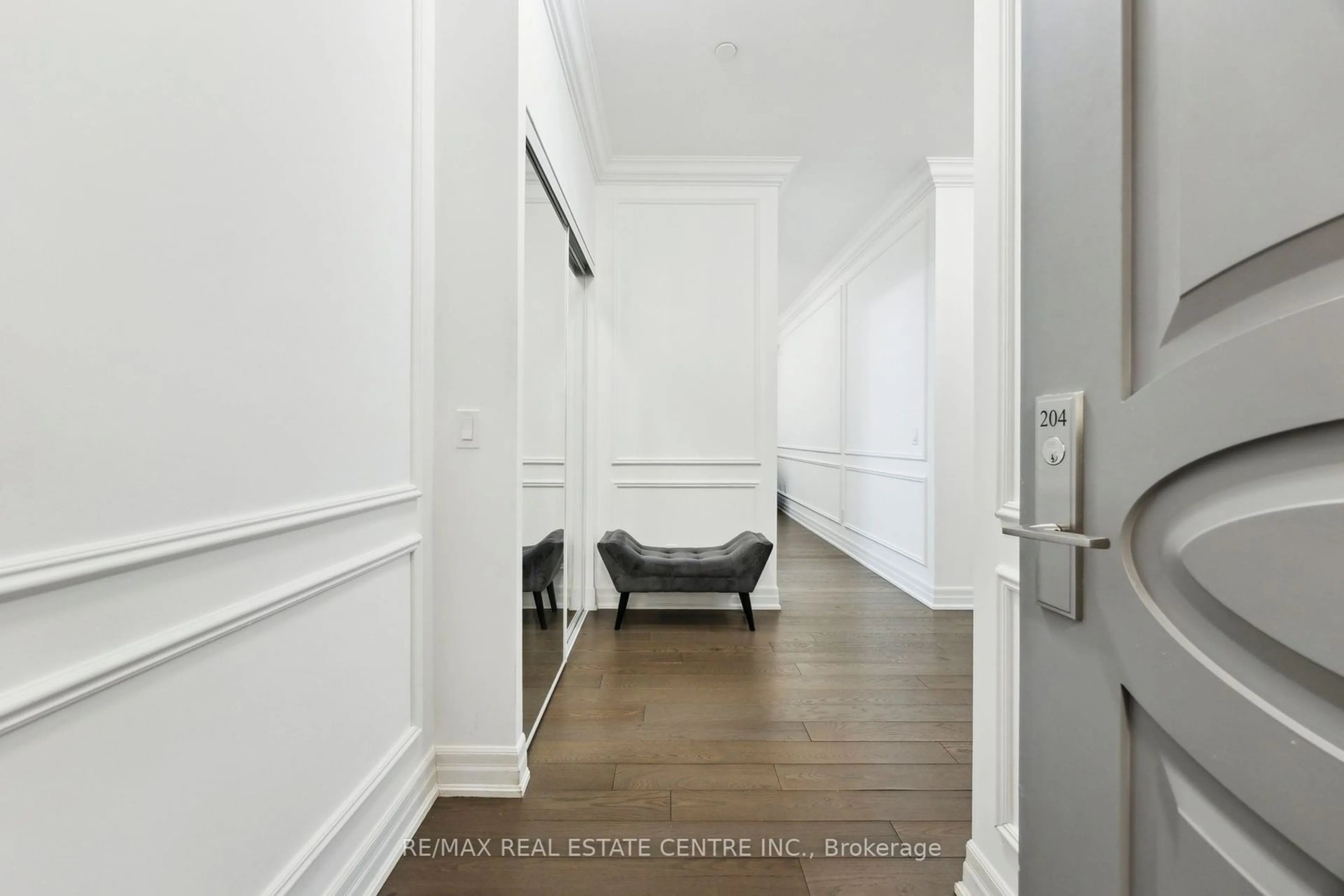 Indoor entryway for 9075 Jane St #204, Vaughan Ontario L4K 0L7