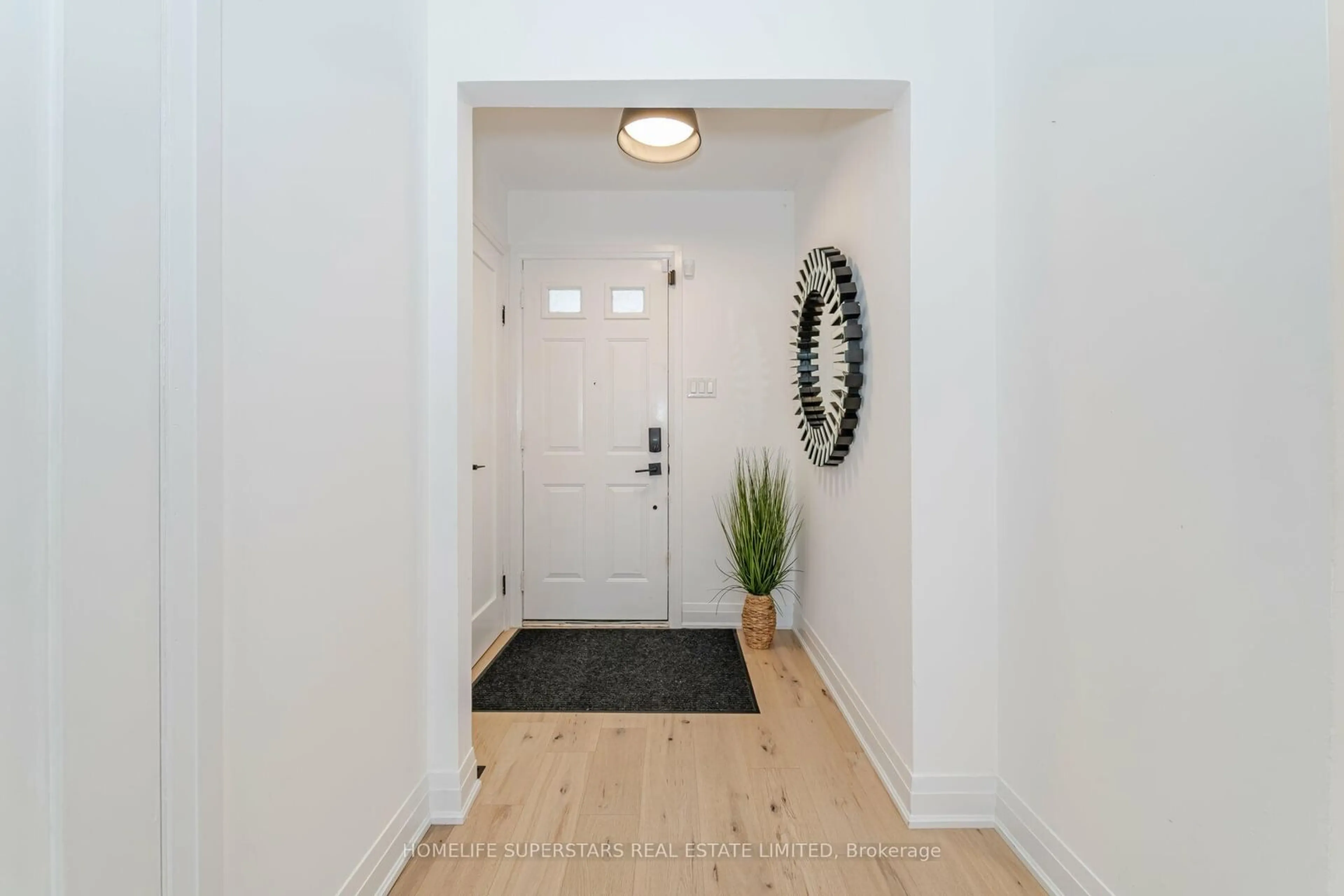 Indoor entryway for 3 New Seabury Dr, Vaughan Ontario L4K 2B7