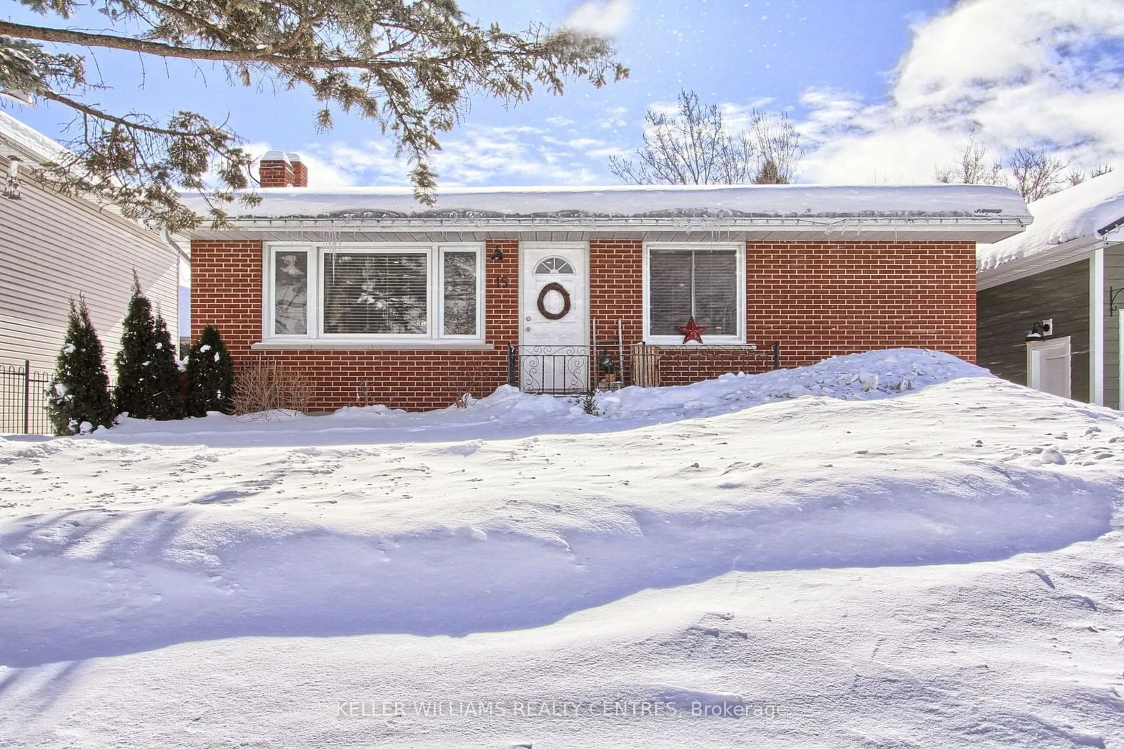 Home with brick exterior material, street for 15 Thompson Dr, East Gwillimbury Ontario L9N 1L8