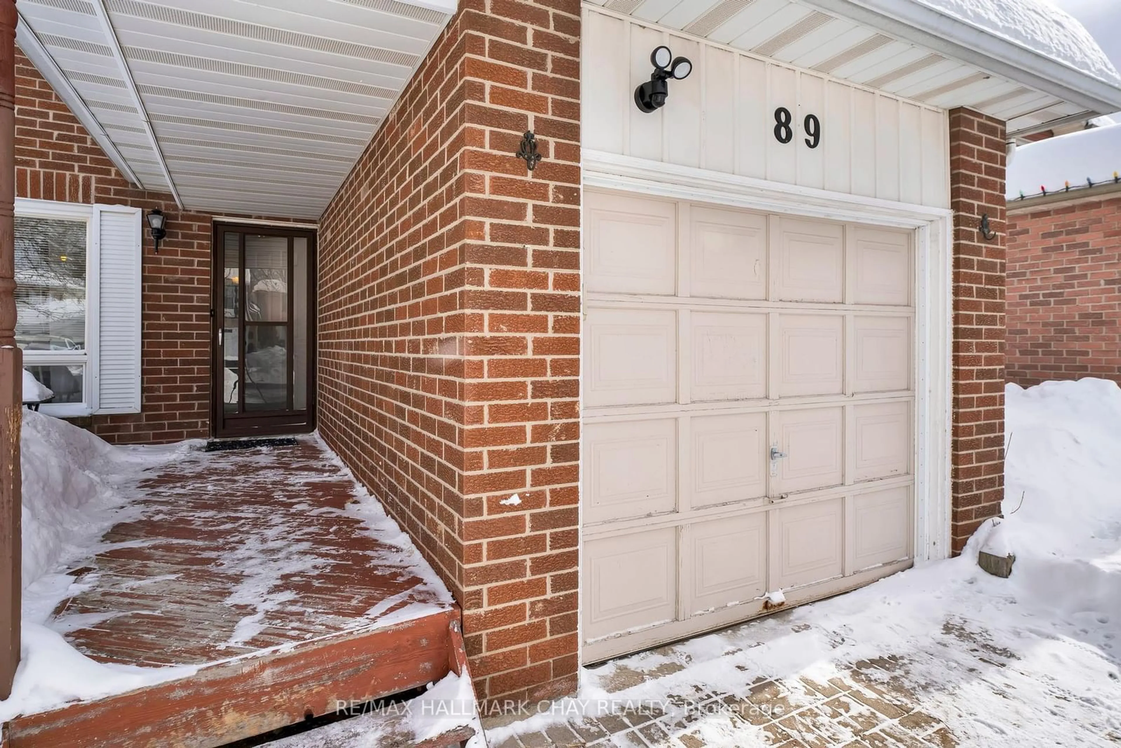 Indoor entryway for 89 Daniele Ave, New Tecumseth Ontario L0G 1A0