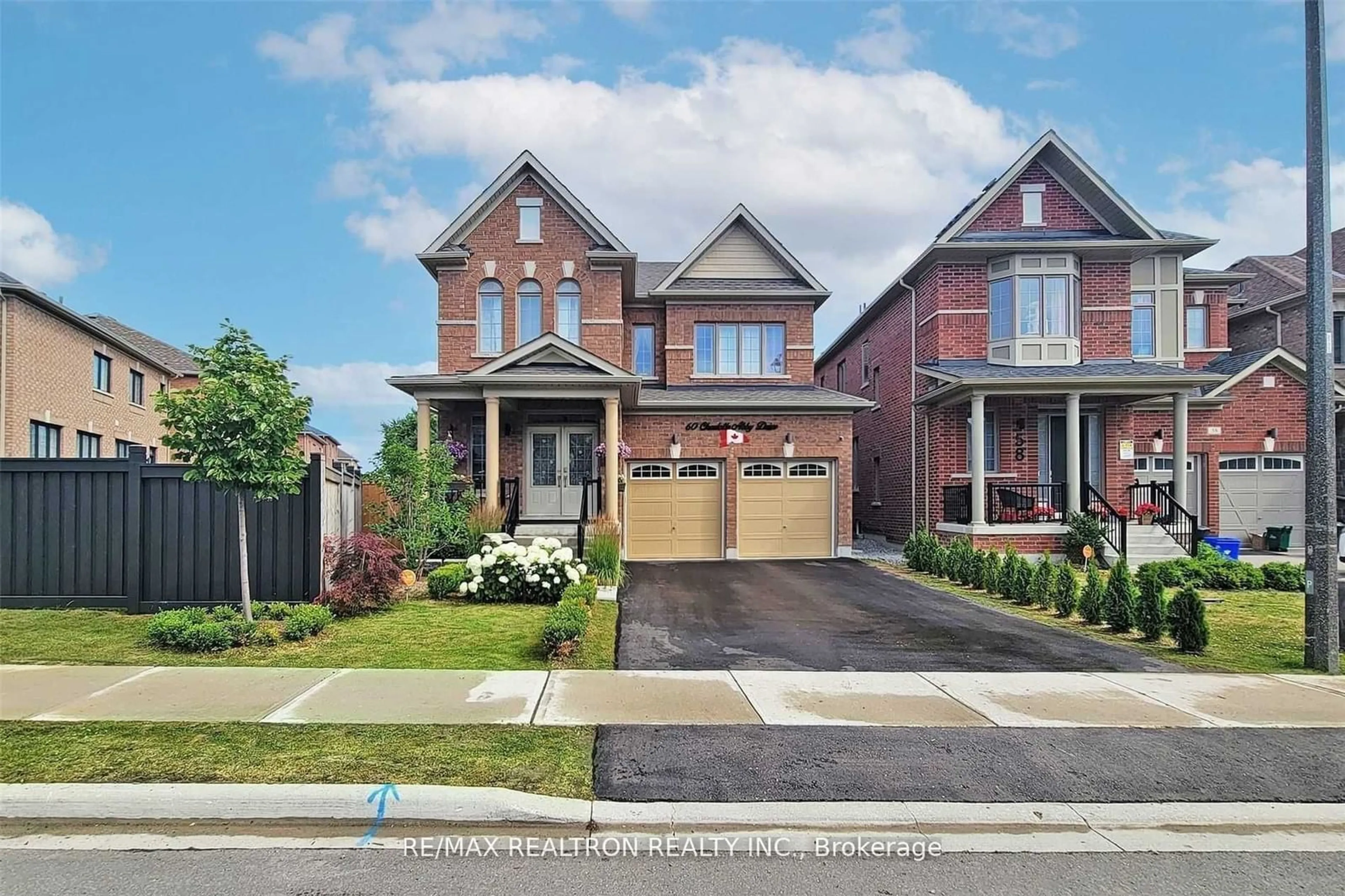 Home with brick exterior material, street for 60 Charlotte Abby Dr, East Gwillimbury Ontario L9N 1G5