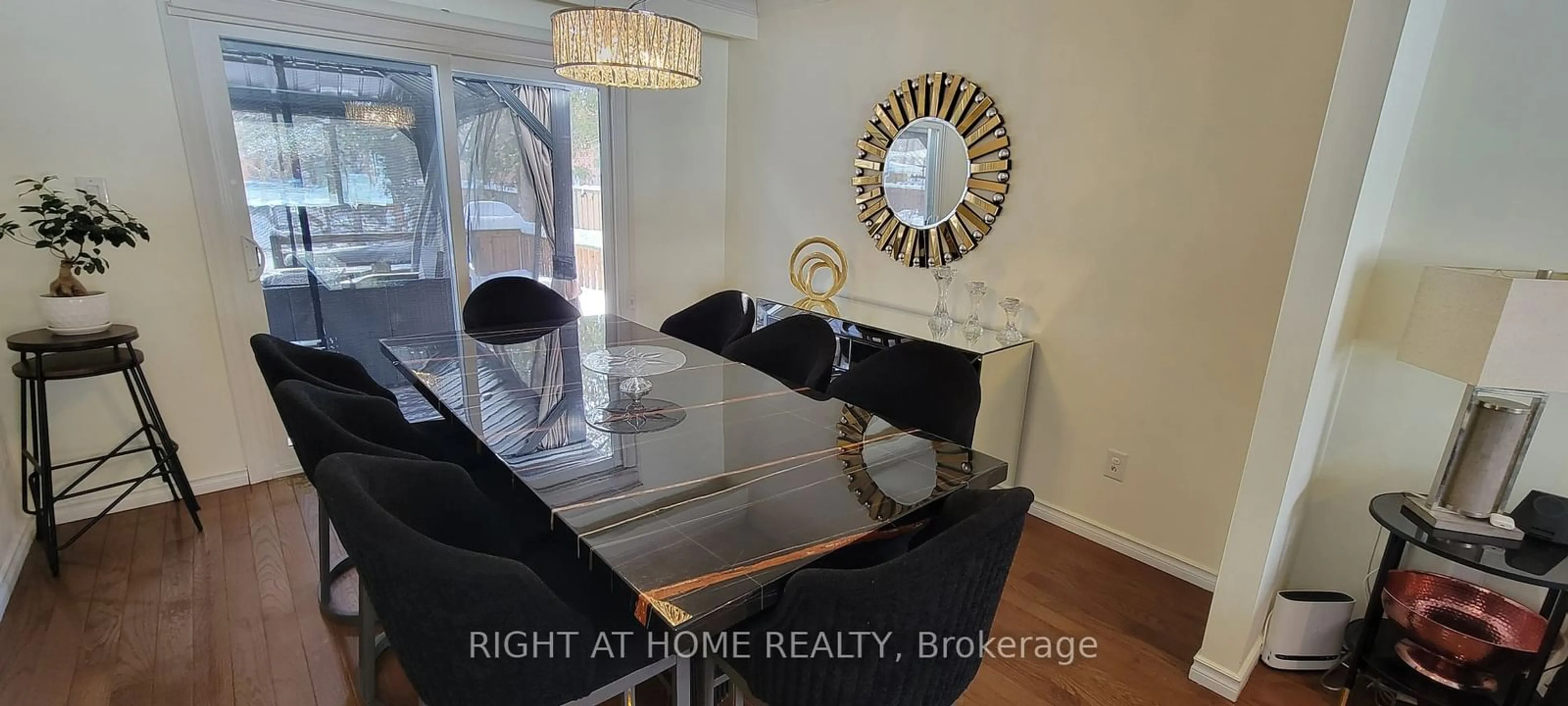 Dining room, unknown for 33 Royal Orchard Blvd, Markham Ontario L3T 3C4