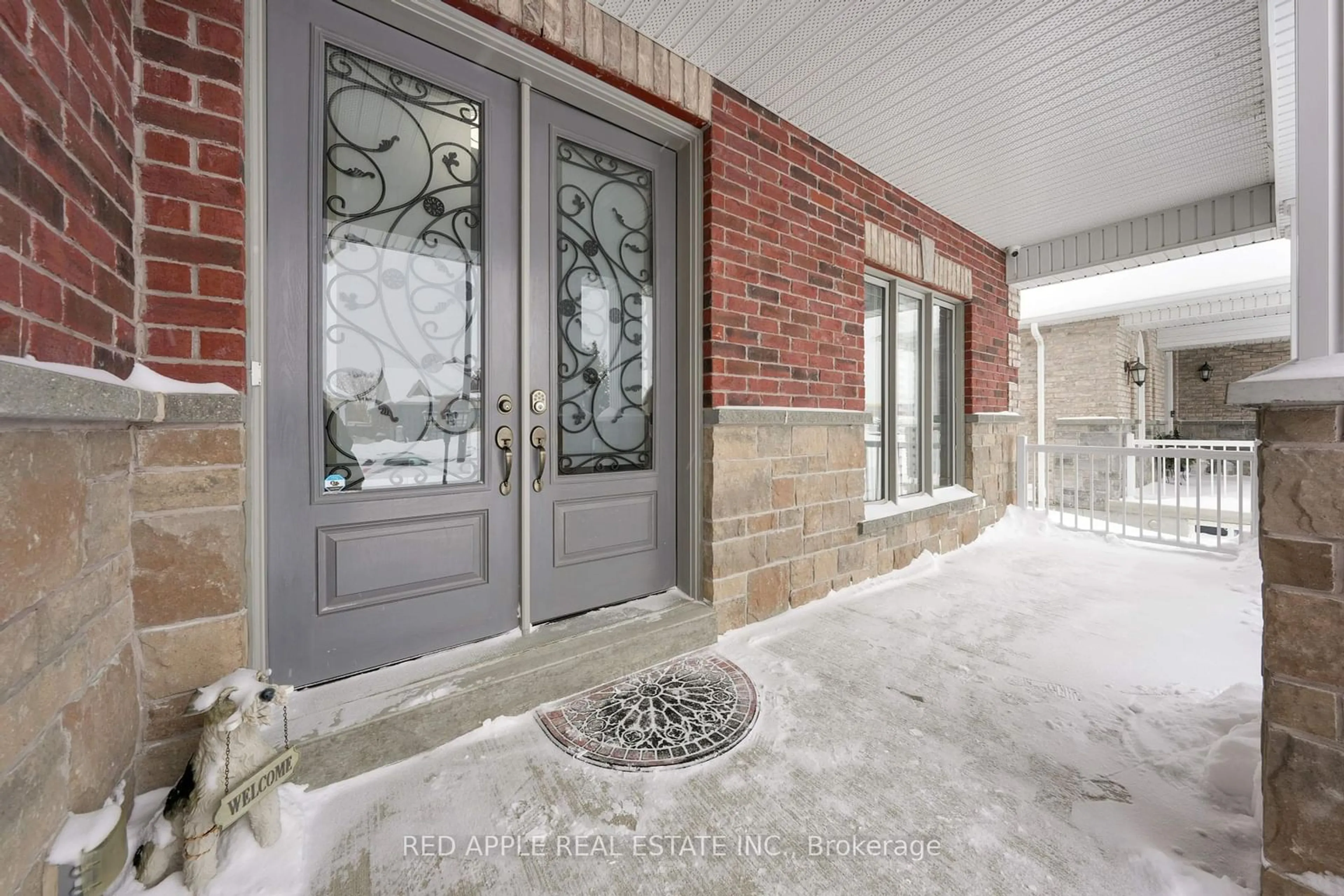 Indoor entryway for 1143 Quarry Dr, Innisfil Ontario L9S 4W9