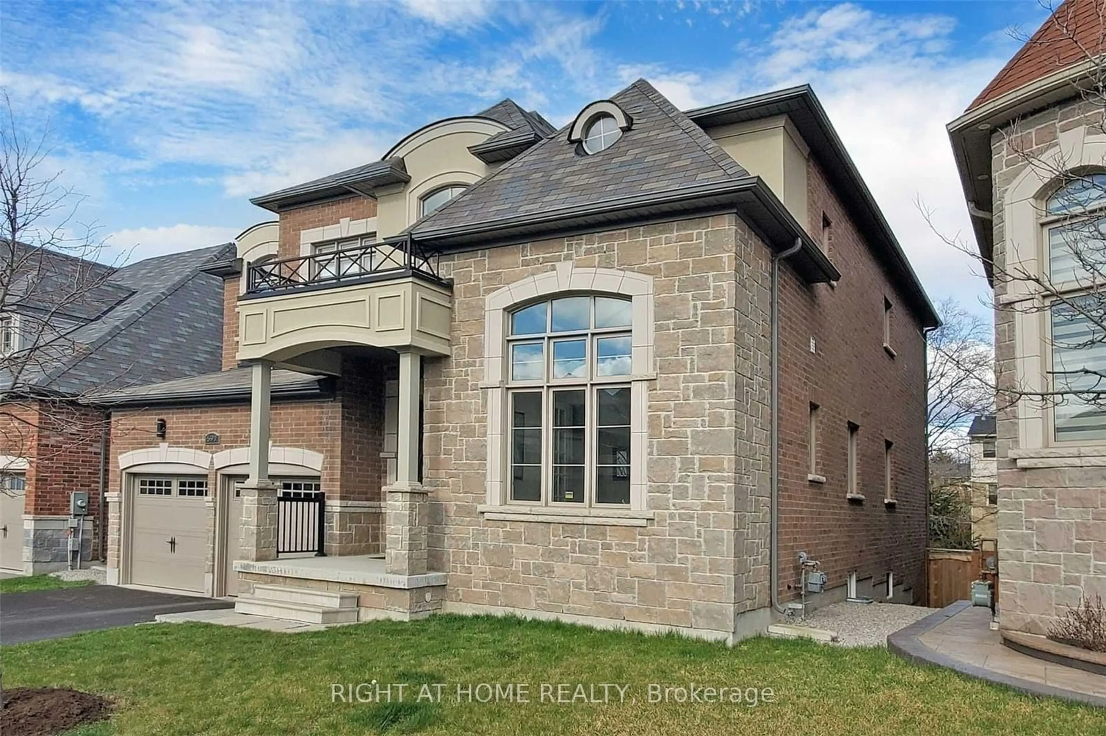 Home with brick exterior material, street for 697 Mcgregor Farm Tr, Newmarket Ontario L3X 0H3