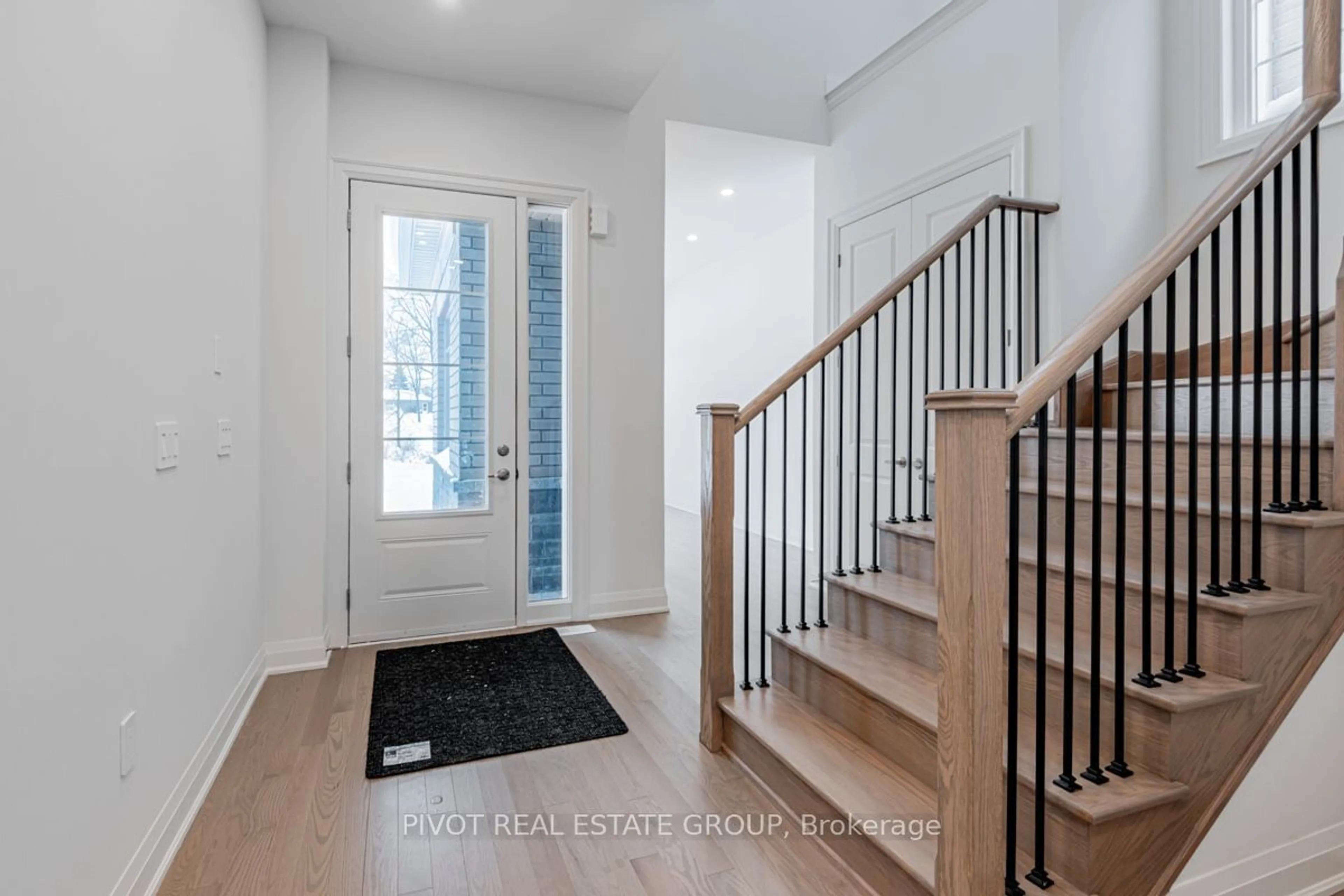 Indoor entryway for 22 Hearn St, Bradford West Gwillimbury Ontario L3Z 4N9