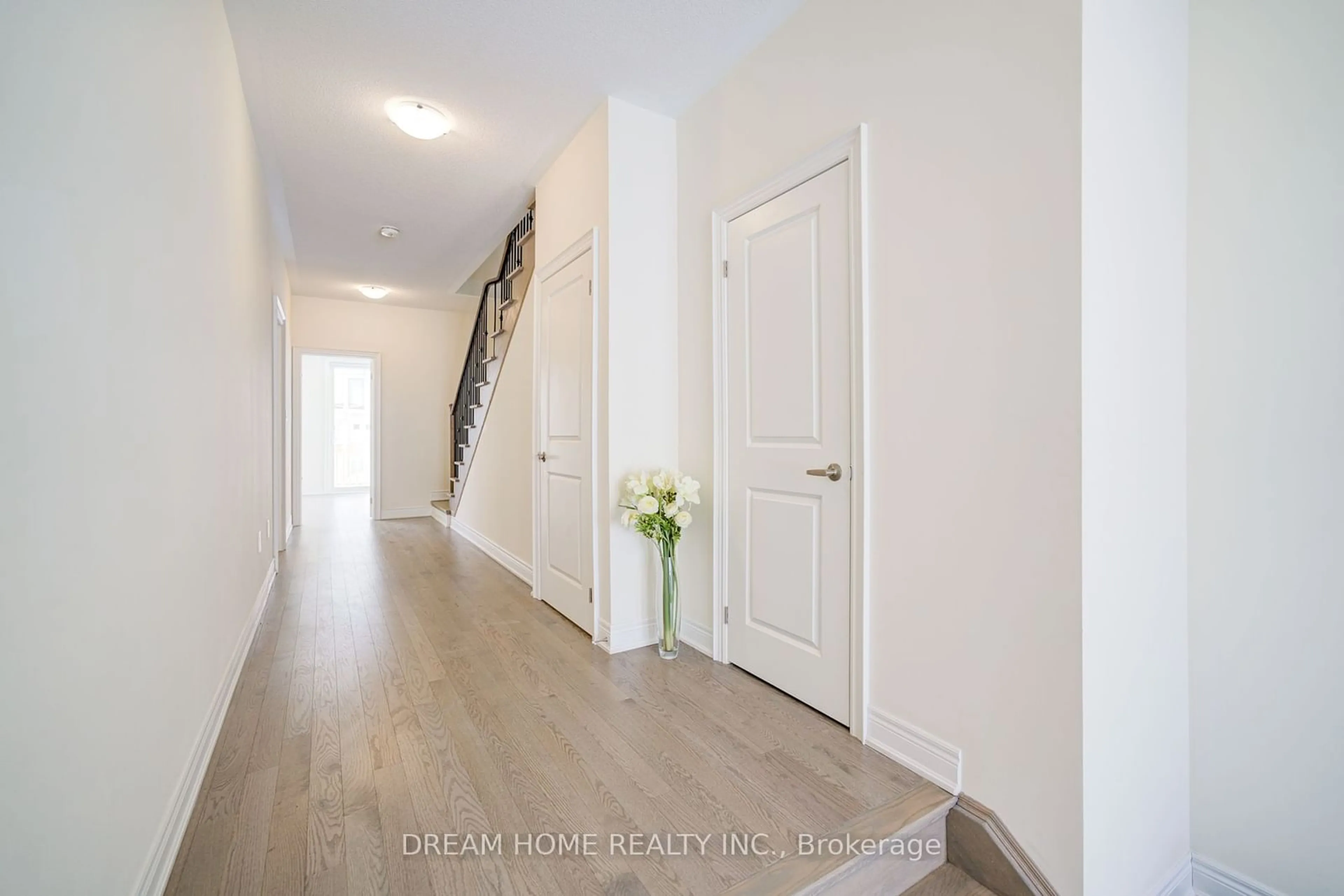 Indoor foyer for 22 Thomas Hope Lane, Markham Ontario L3S 0E9